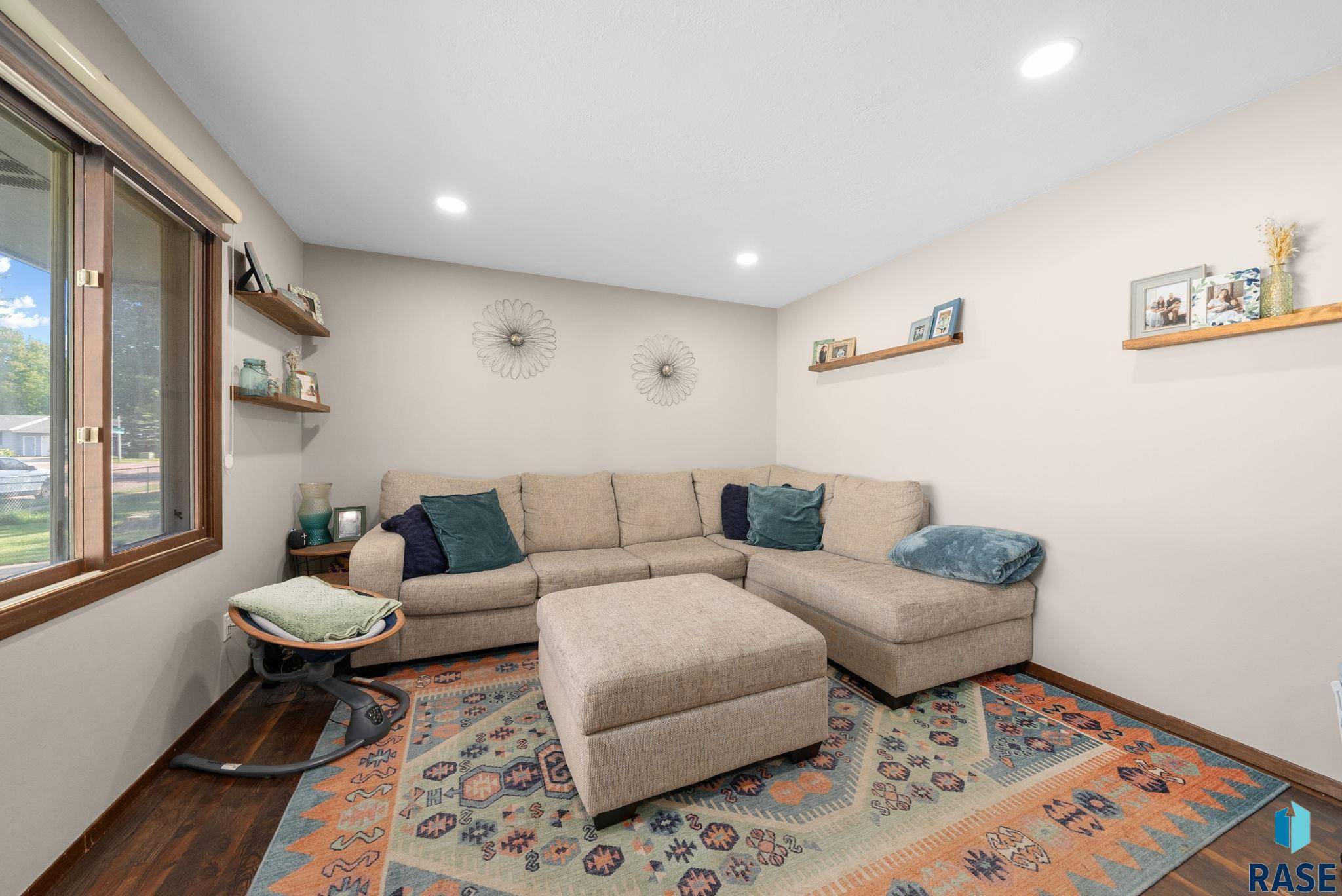 Sioux Falls, SD 57106,5305 S Landsdown Dr