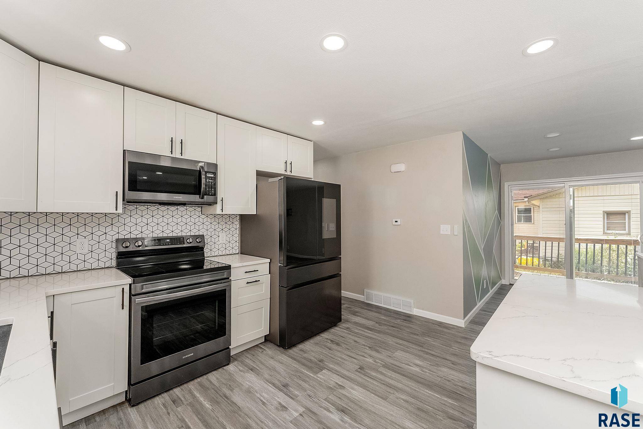 Sioux Falls, SD 57106,3504 S Glendale Ave