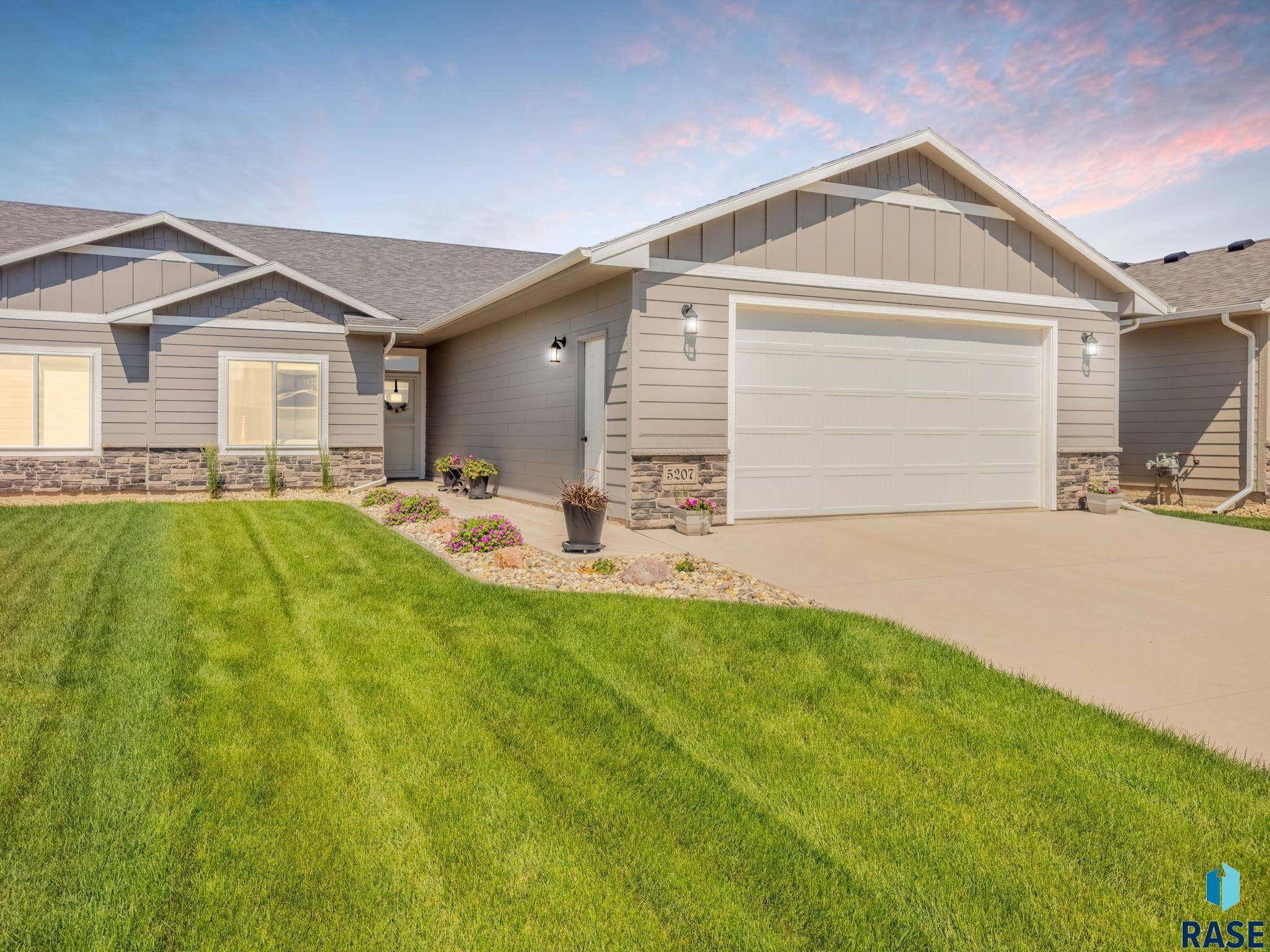 Sioux Falls, SD 57108,5207 S Dubuque Ave