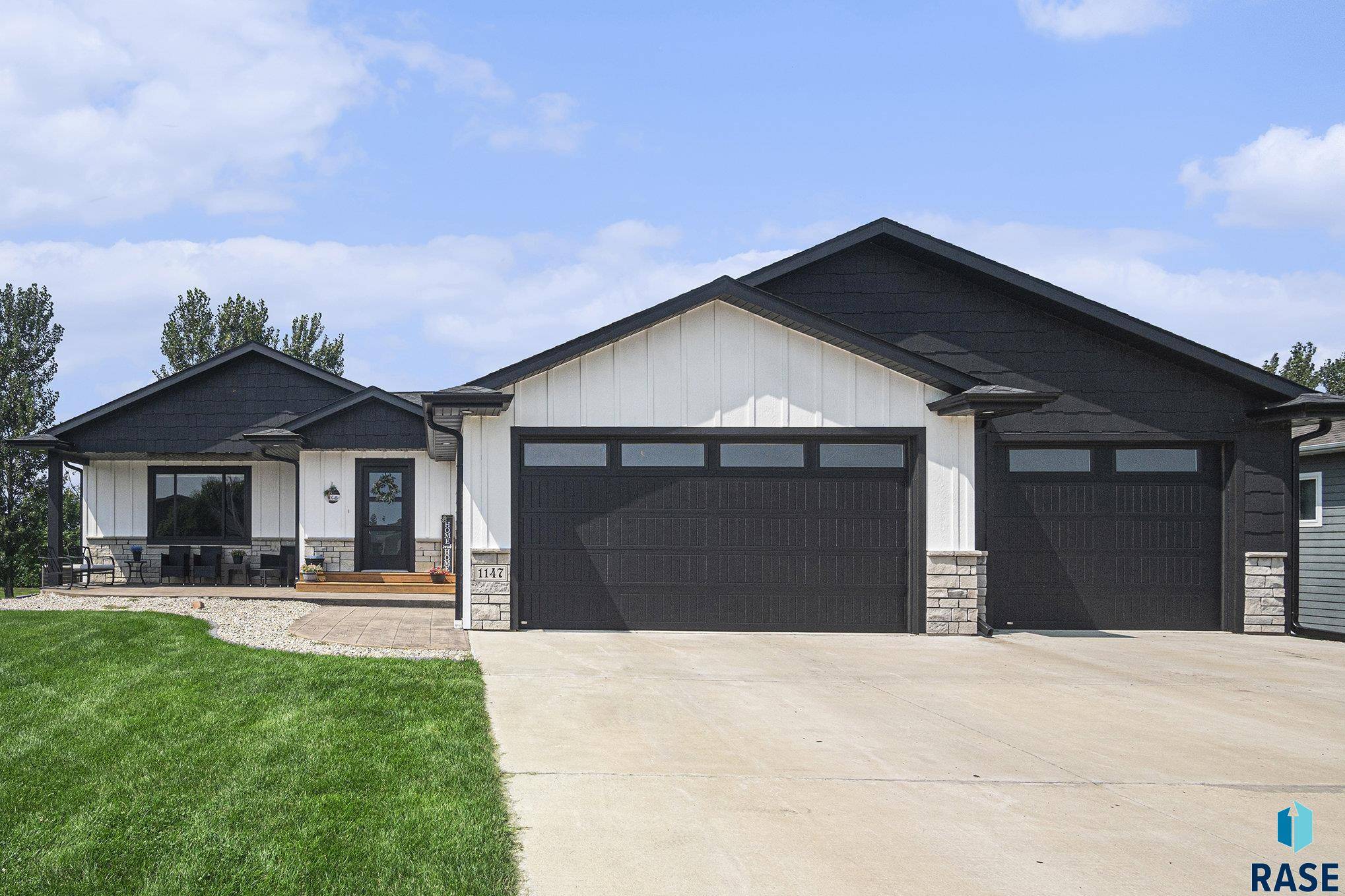 Madison, SD 57042,1147 N Olive St