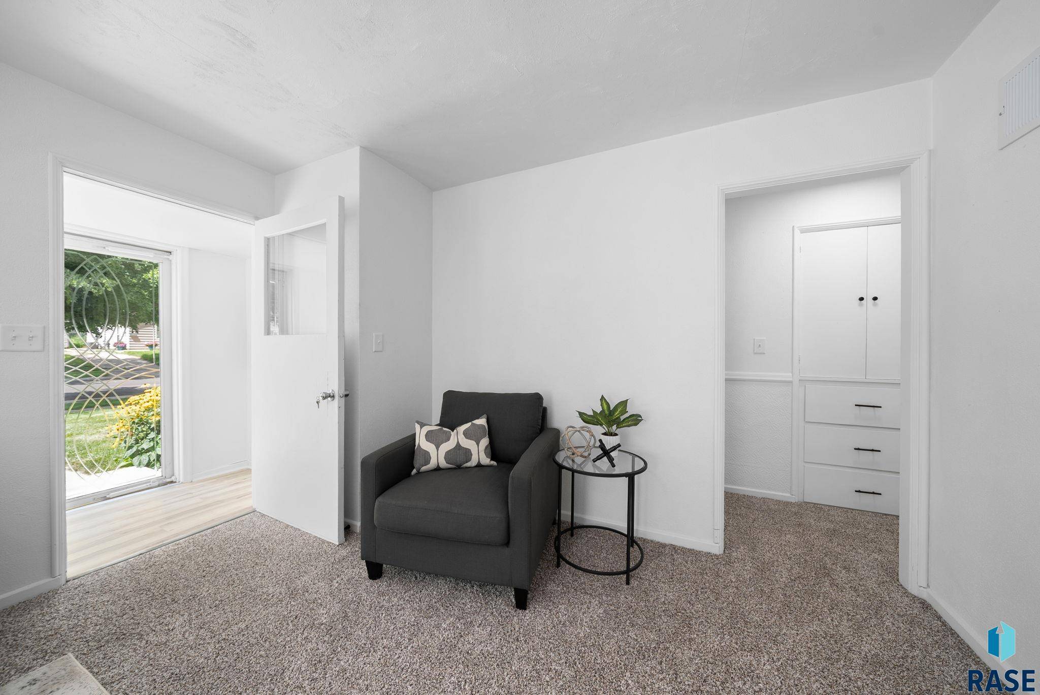 Sioux Falls, SD 57105,1904 S Covell Ave