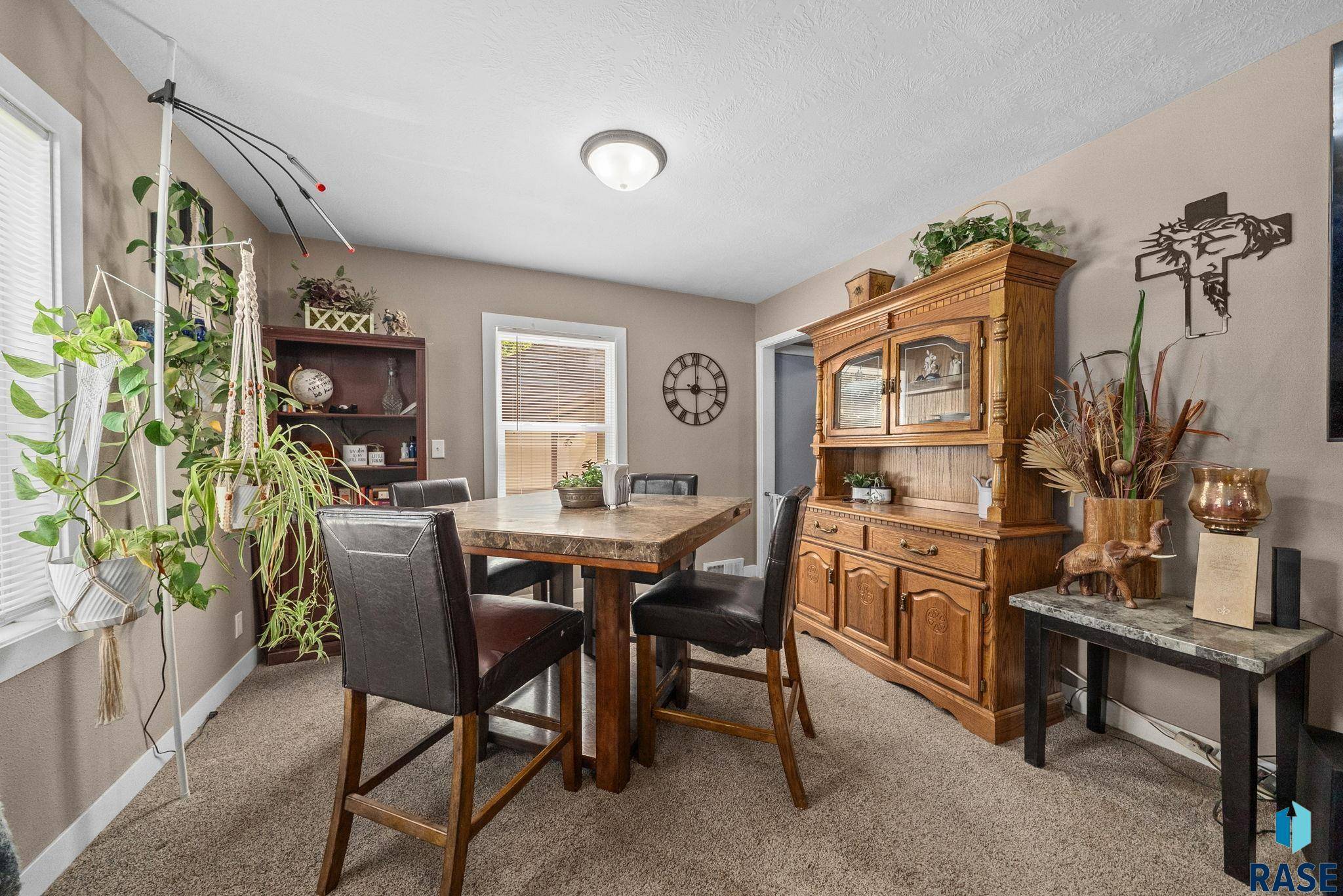 Sioux Falls, SD 57105,805 W 37th St