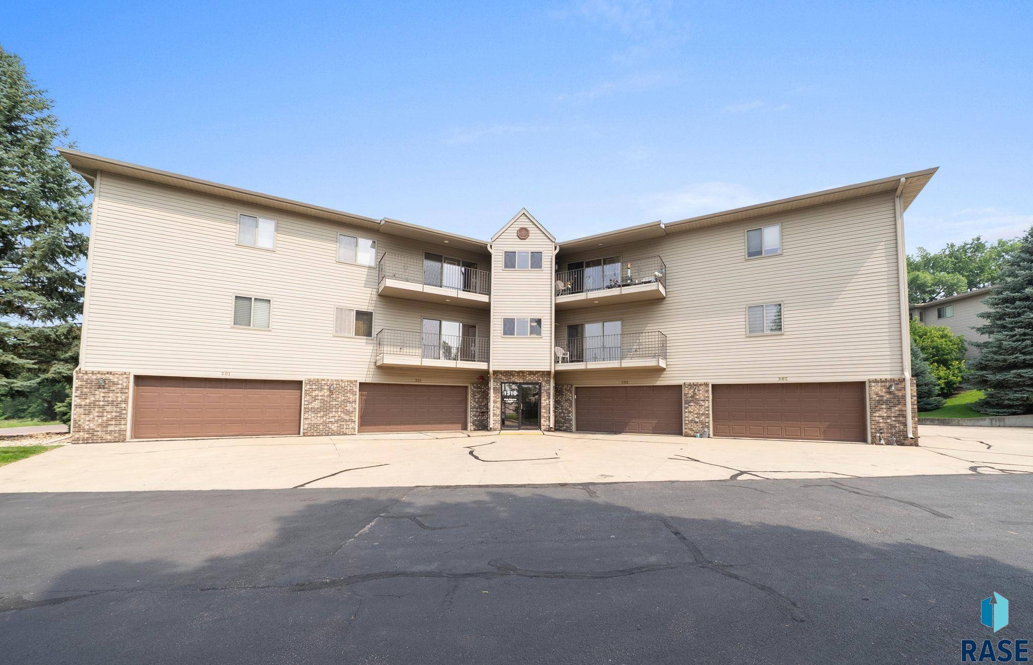 Sioux Falls, SD 57103,1510 S Southeastern Ave