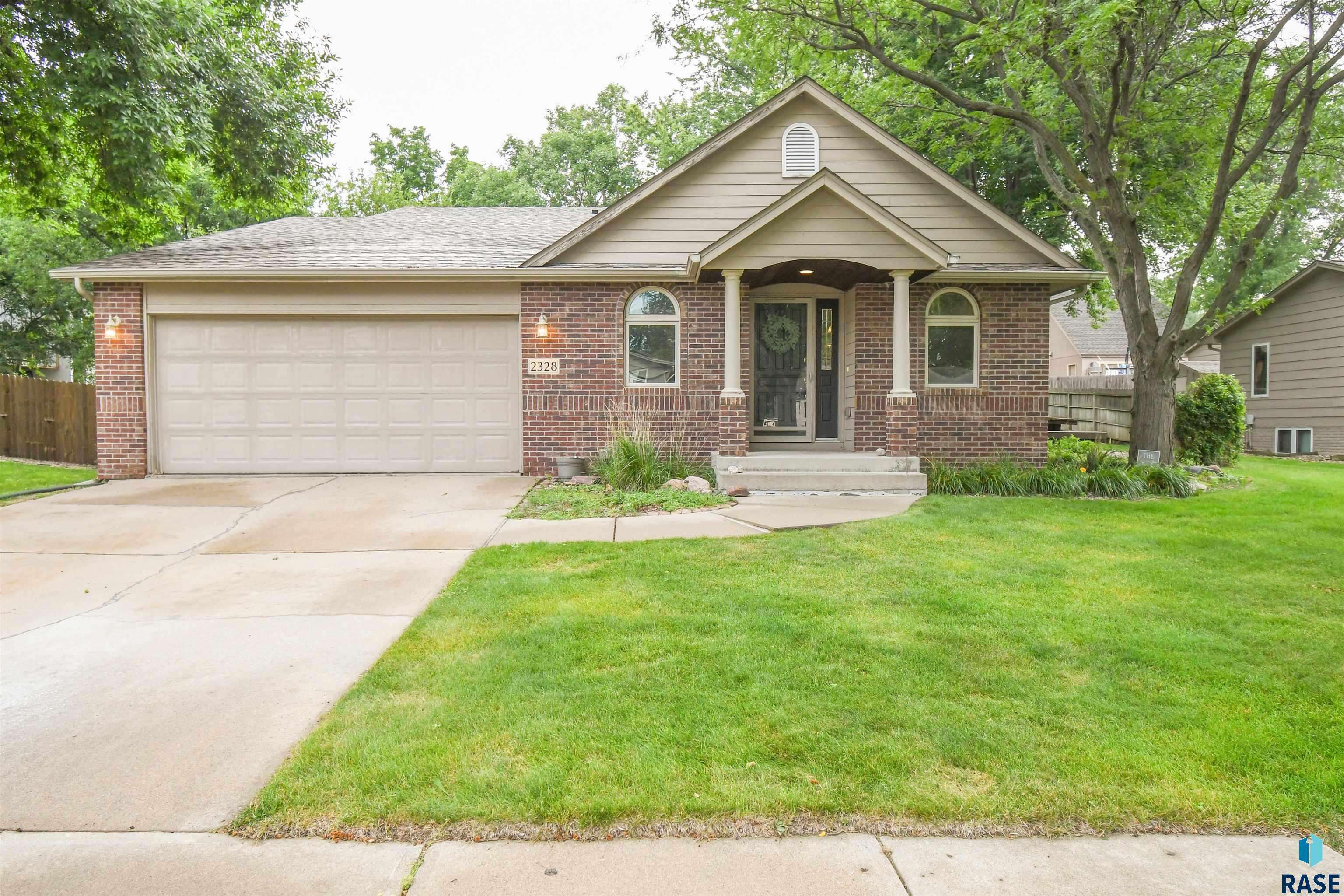 Sioux Falls, SD 57103,2328 S Woodbine Ln