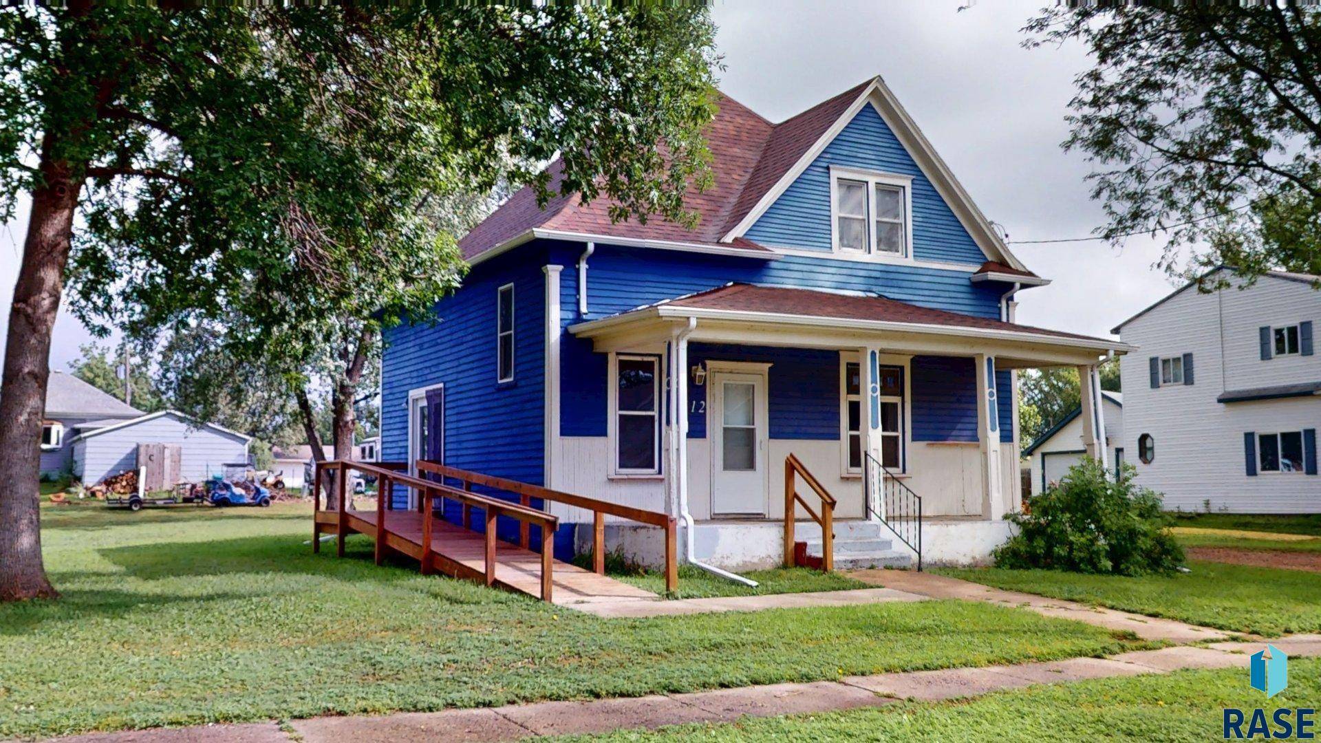 Lennox, SD 57039,512 W 3rd Ave