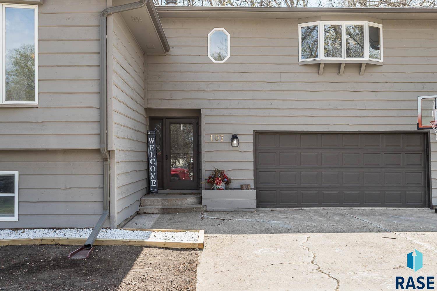 Beresford, SD 57004,107 E Willow St
