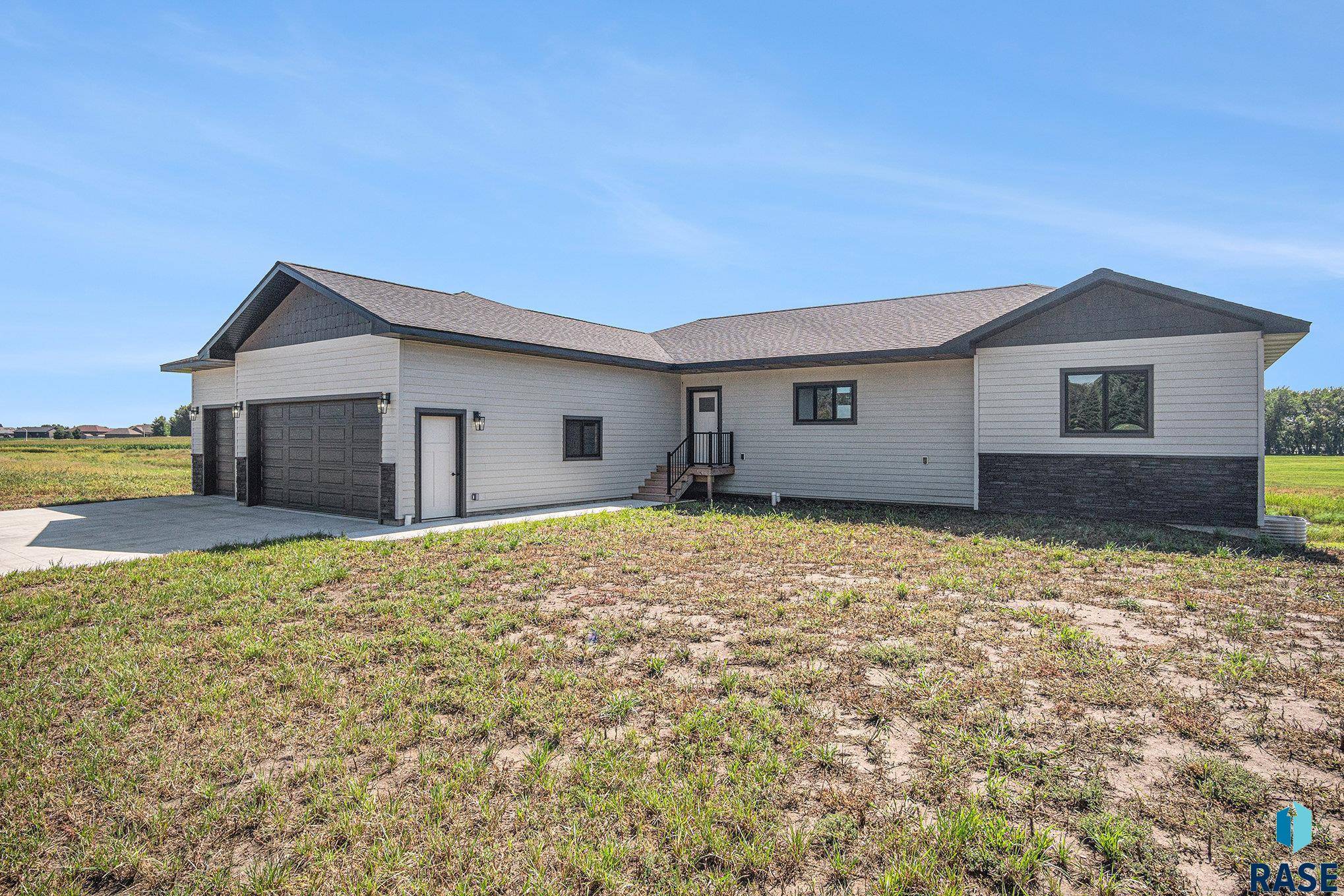 Madison, SD 57042,823 Harter Dr