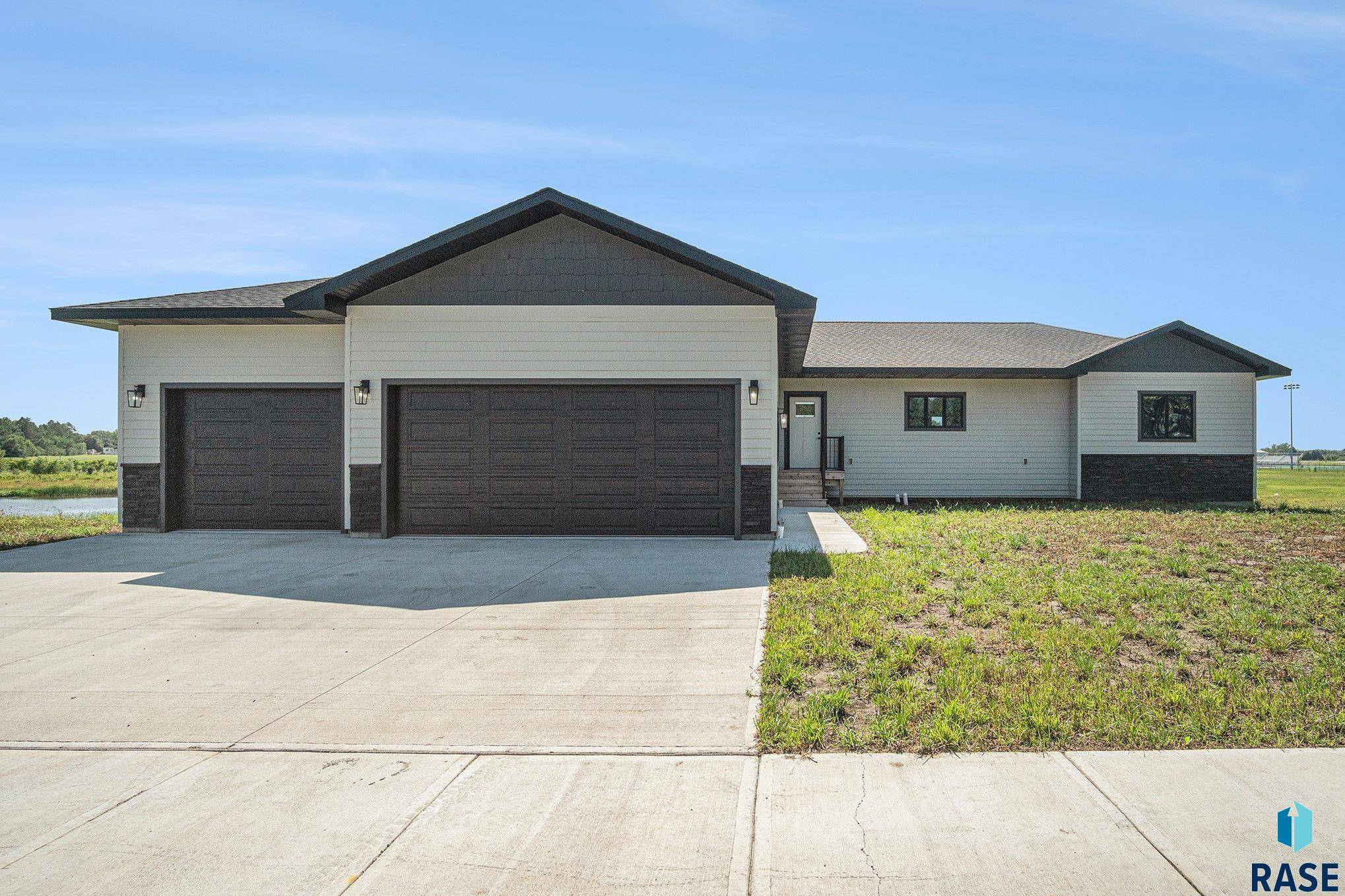Madison, SD 57042,823 Harter Dr