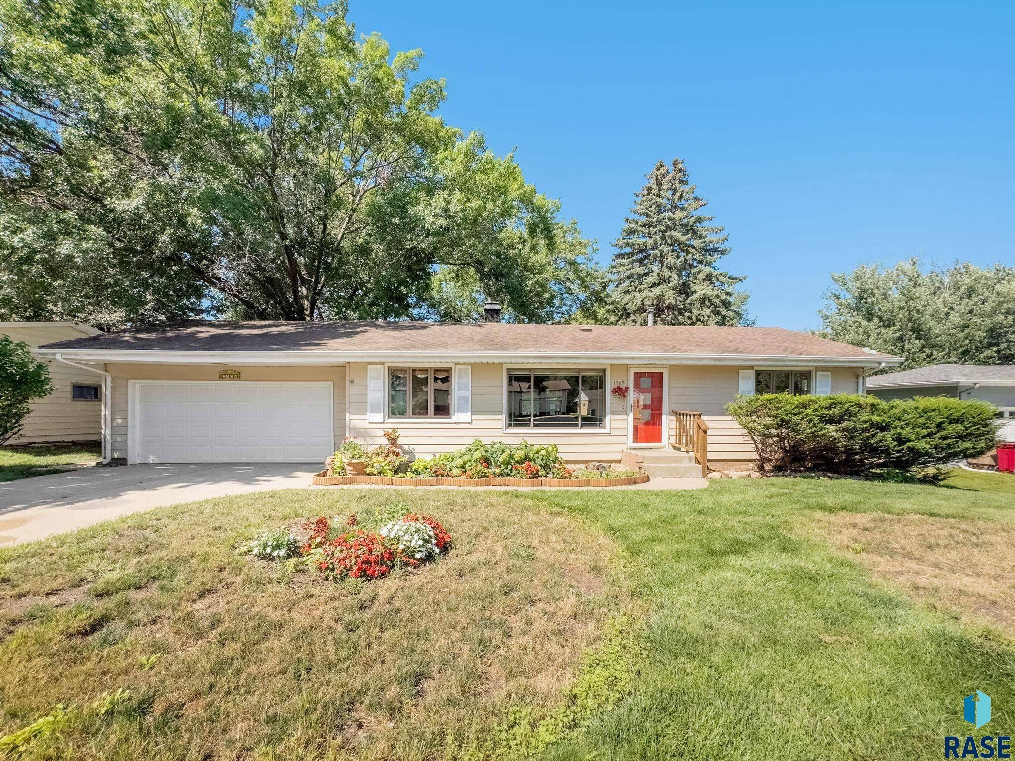 Sioux Falls, SD 57110,1305 S Dale Dr