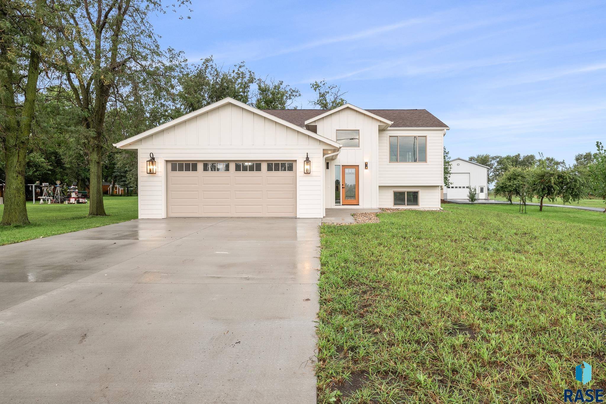 Canistota, SD 57012,851 N 4th Ave