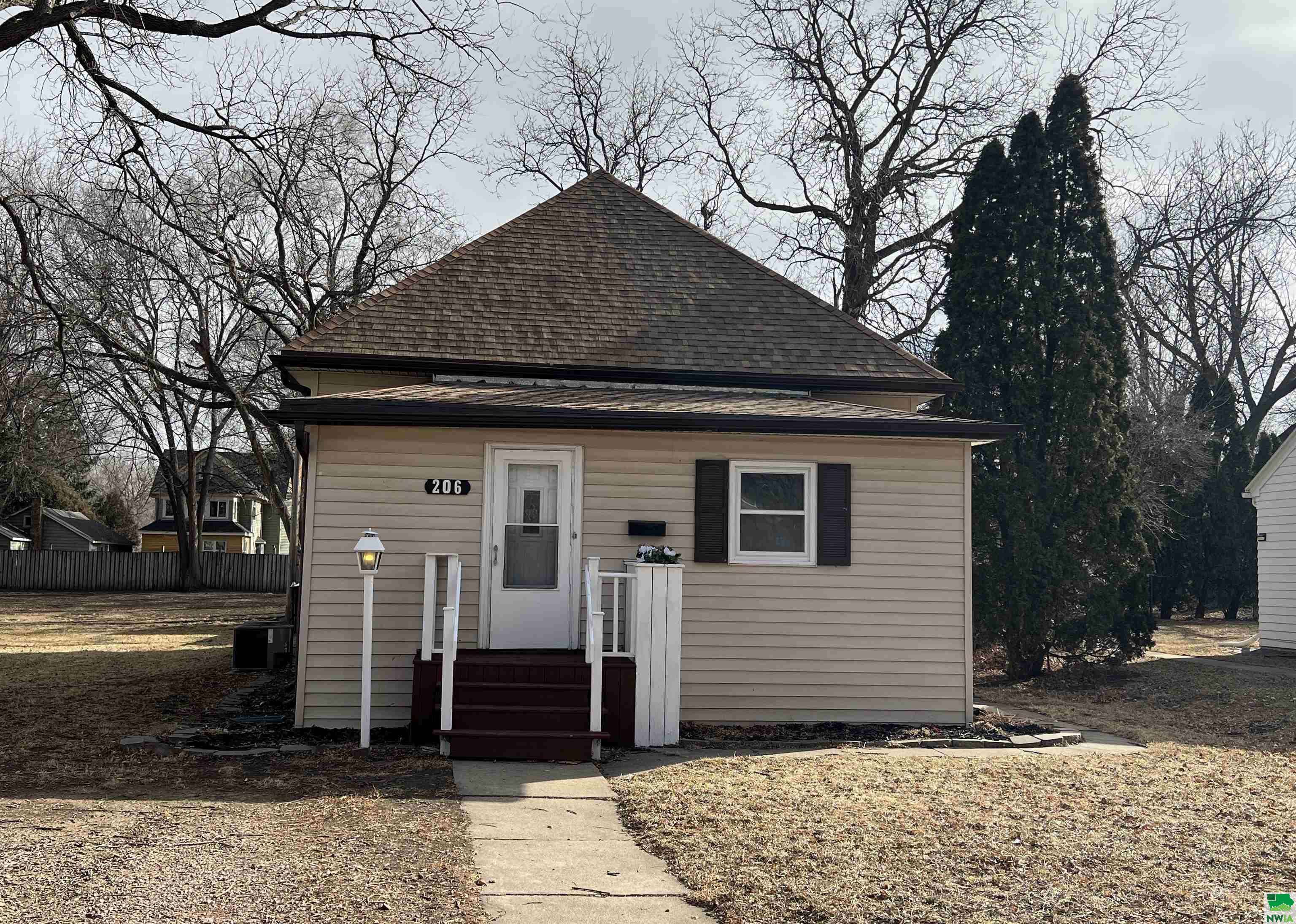 Vermillion, SD 57069,206 S Yale