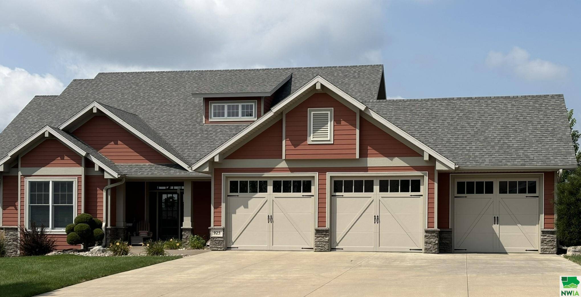 Sioux Center, IA 51250,925 Sunrise Trail