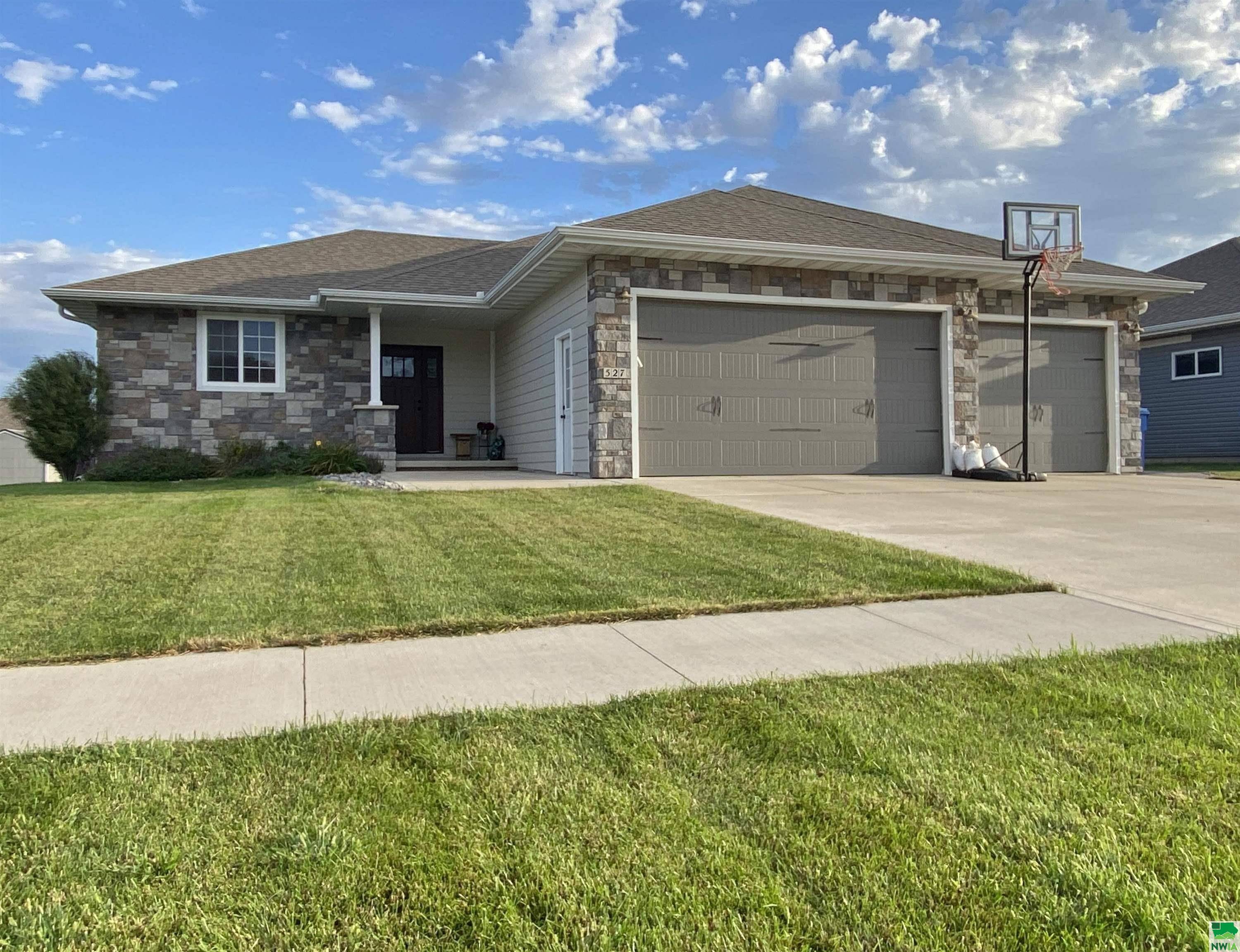 Lemars, IA 51031,527 Prospect St SW