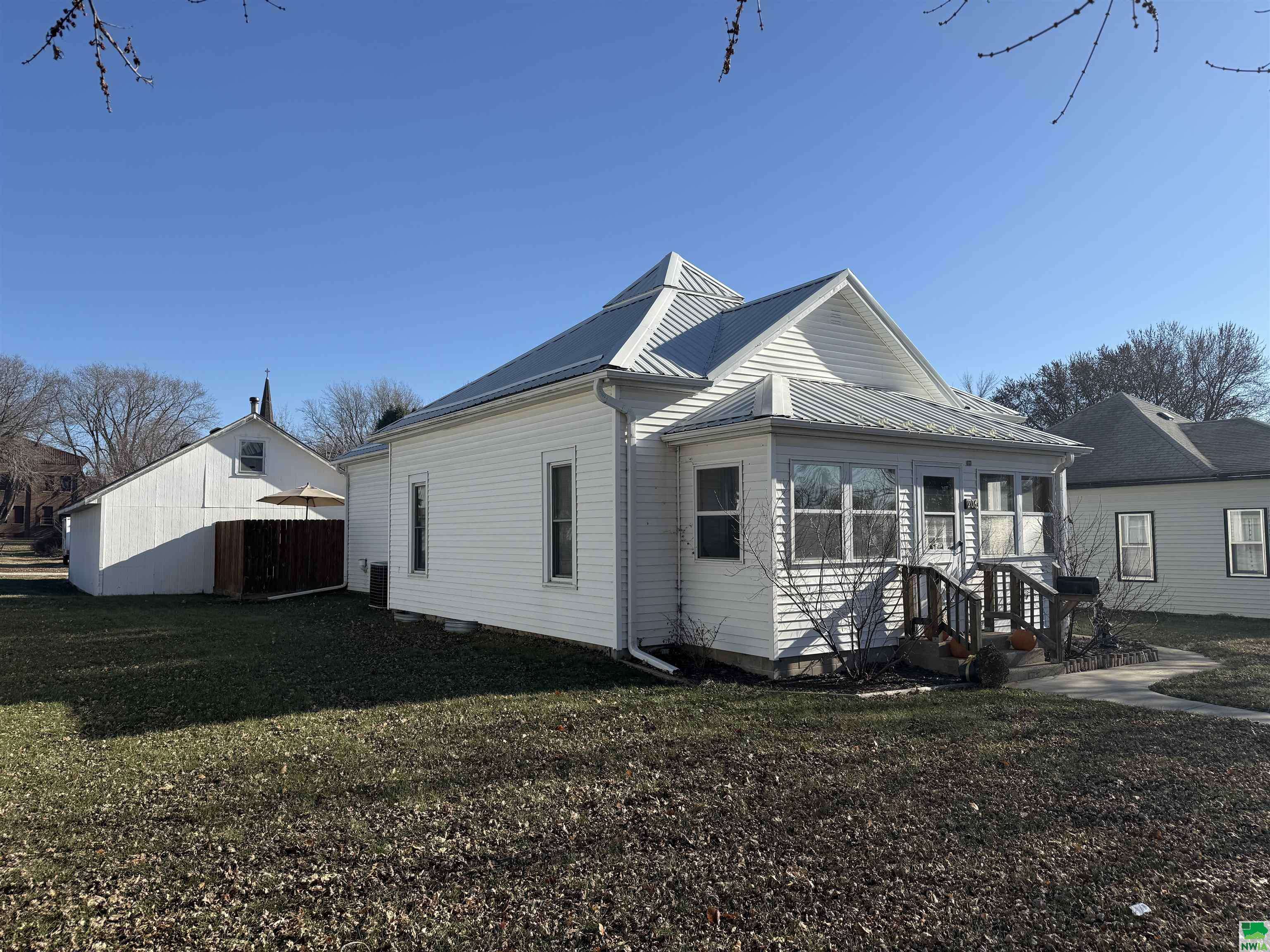 Mapleton, IA 51034,206 N 6th Street