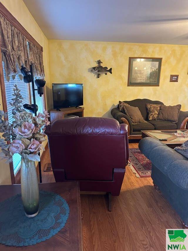Holstein, IA 51025,207 S Davenport St