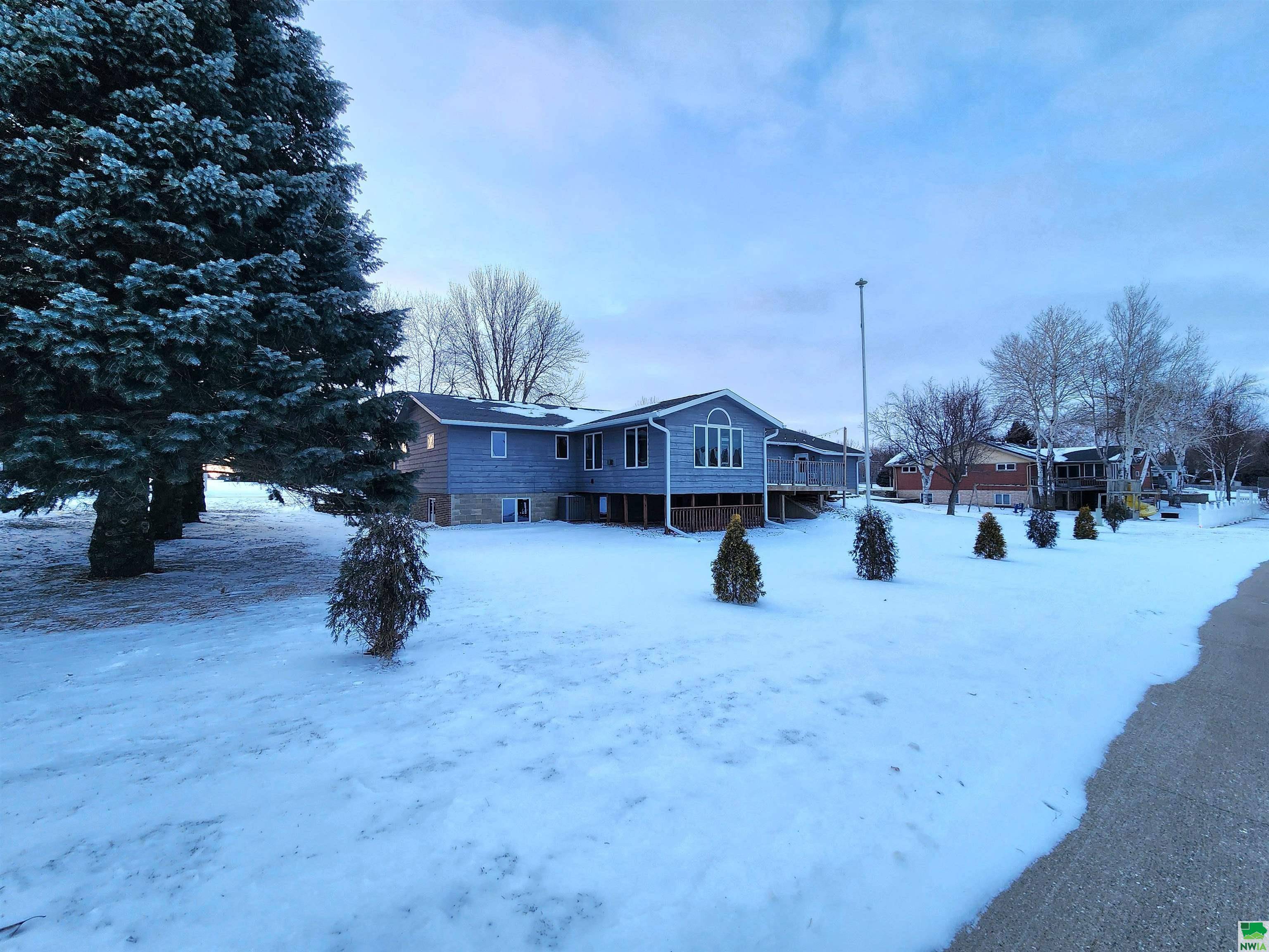 Sioux Center, IA 51250,1916 3rd Ave SE