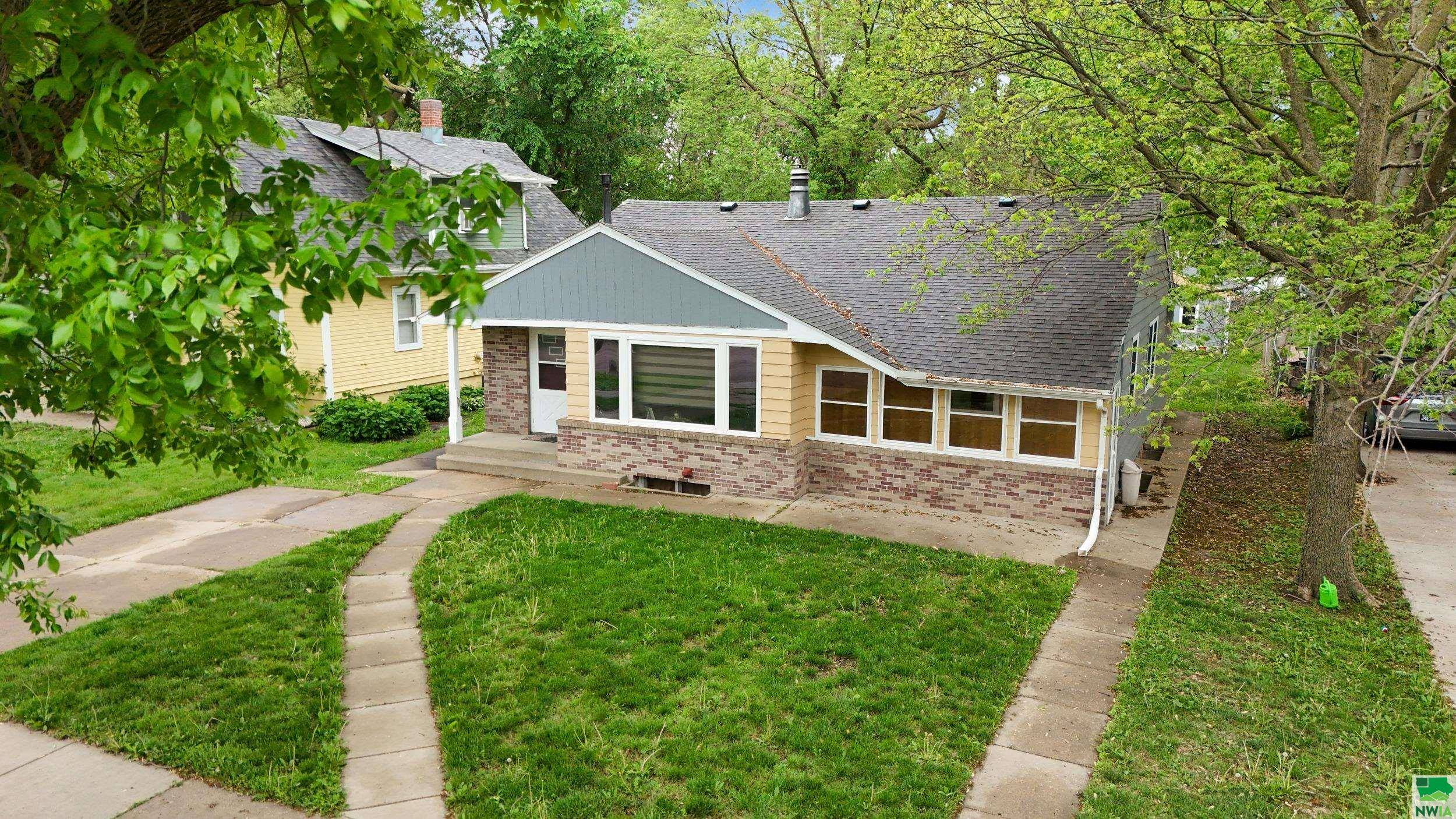 Vermillion, SD 57069,115 S Pine