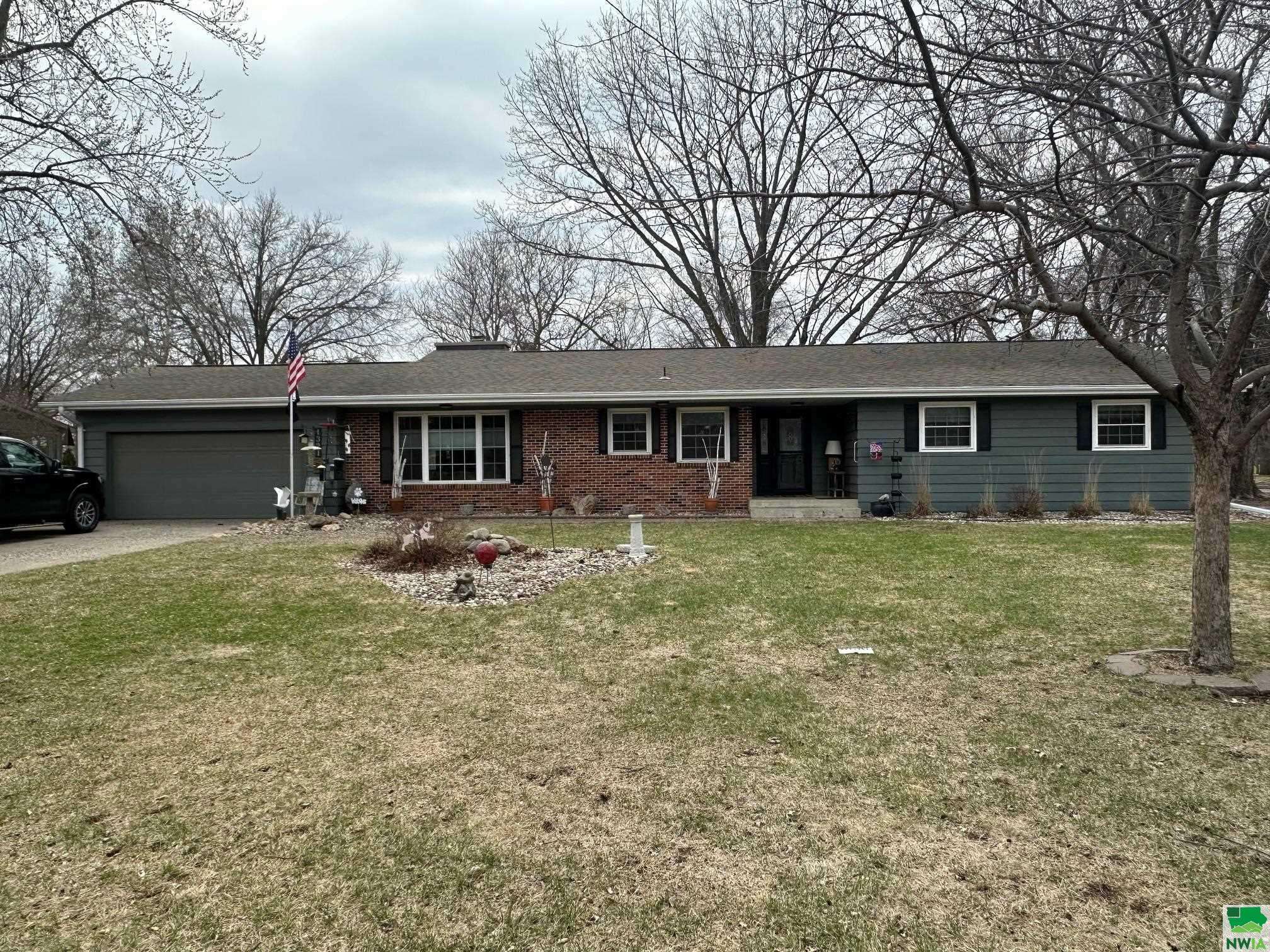 Spencer, IA 51301,1321 Country Club Drive