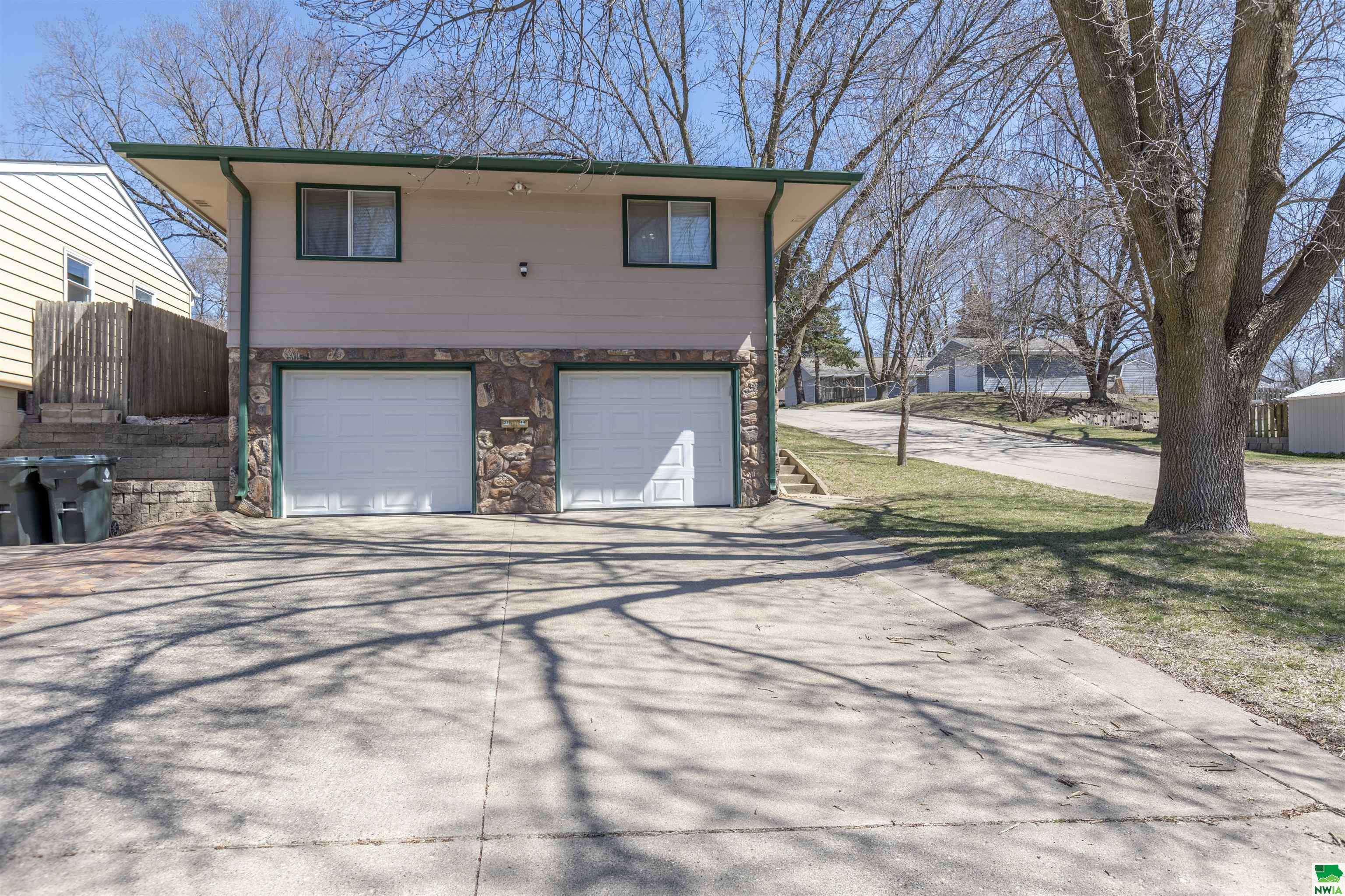 Sioux City, IA 51106,2744 S Cedar