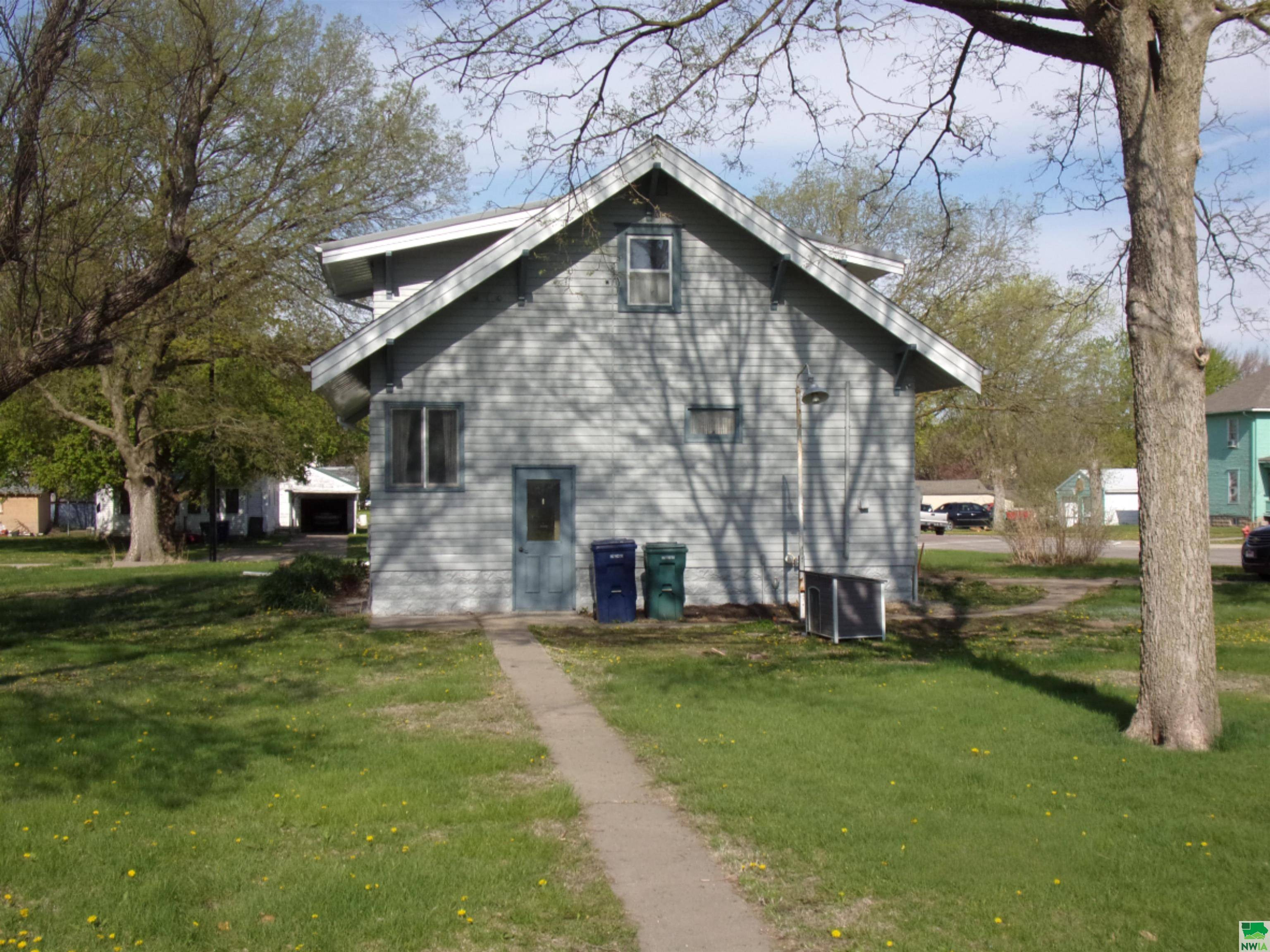 Hawarden, IA 51023,1420 CENTRAL AVE
