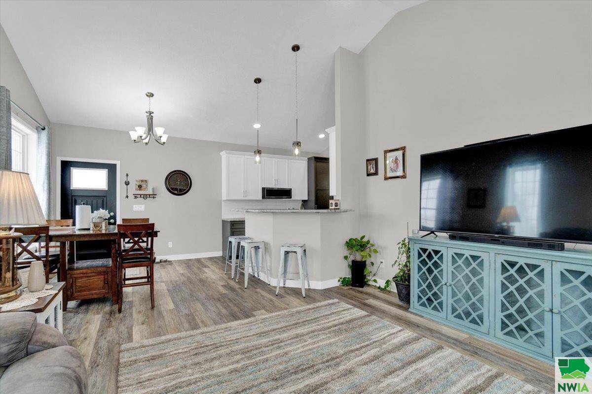 Onawa, IA 51040,523 4th St