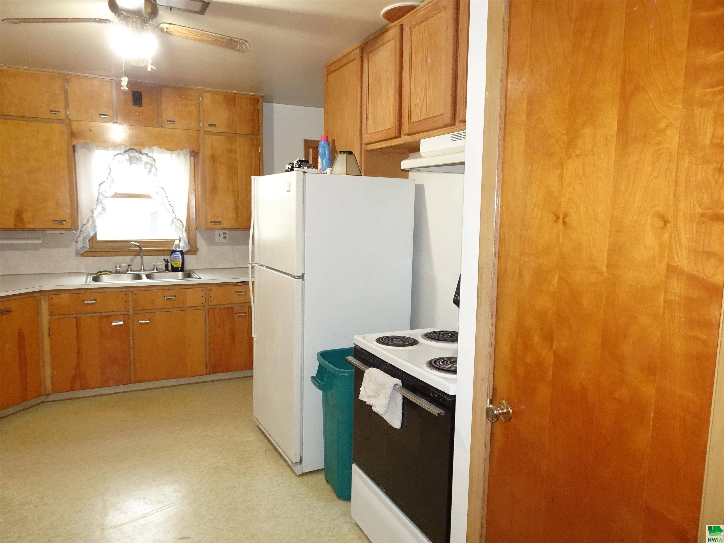 Ashton, IA 51232,514 5th Street