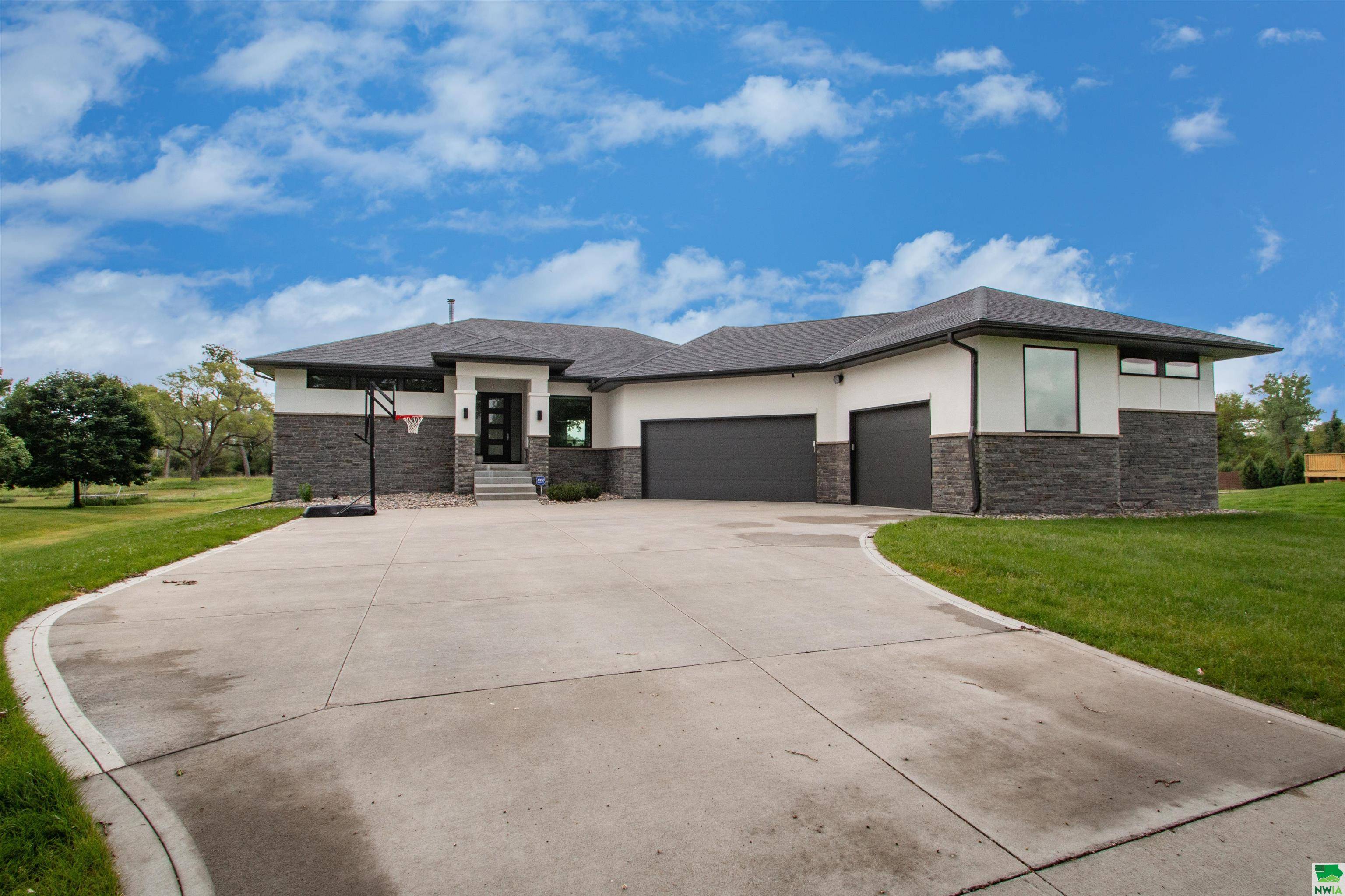 Jefferson, SD 57038,920 Wynstone Drive