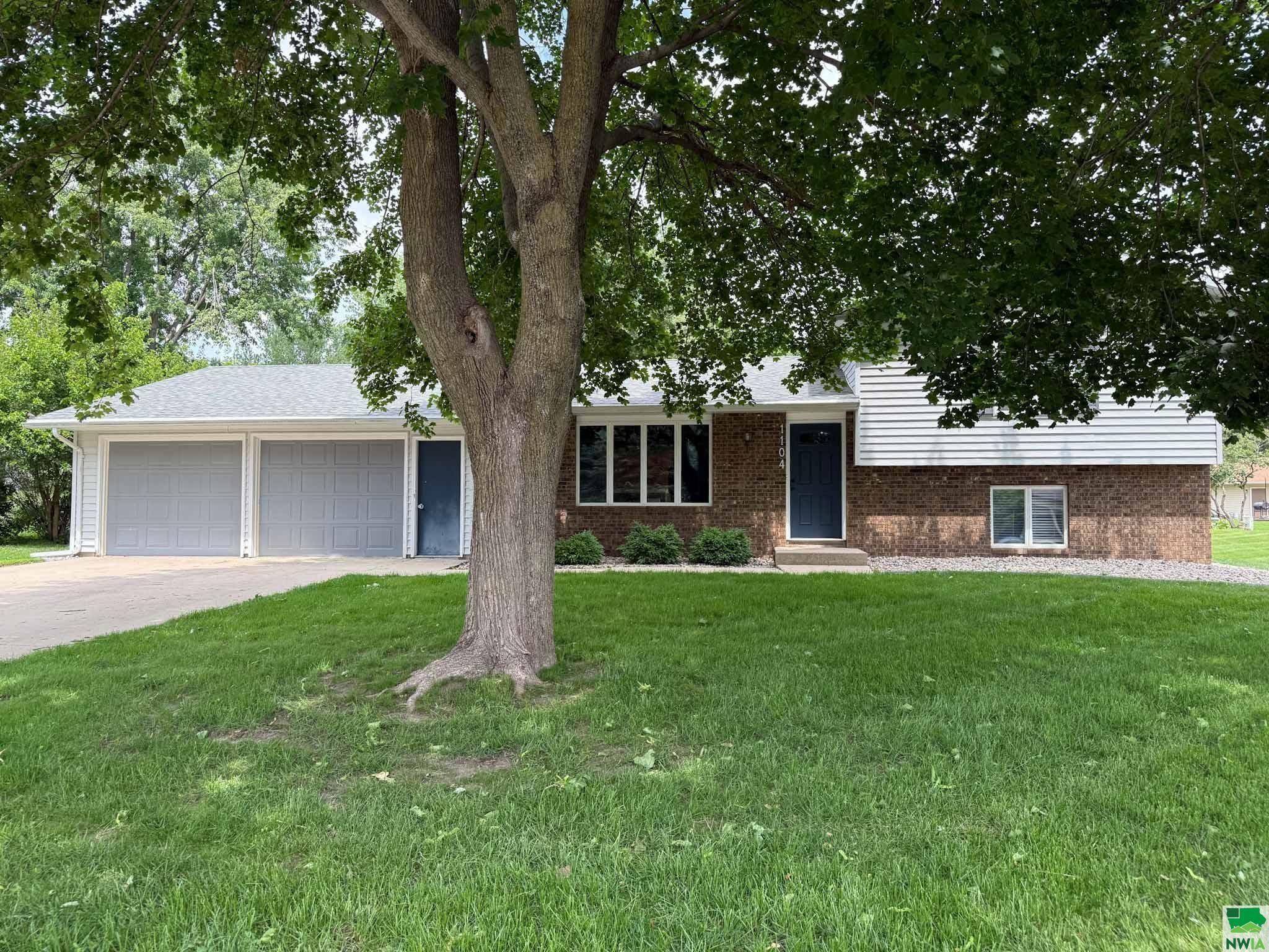 Sioux Center, IA 51250,1104 3rd St Cir NE