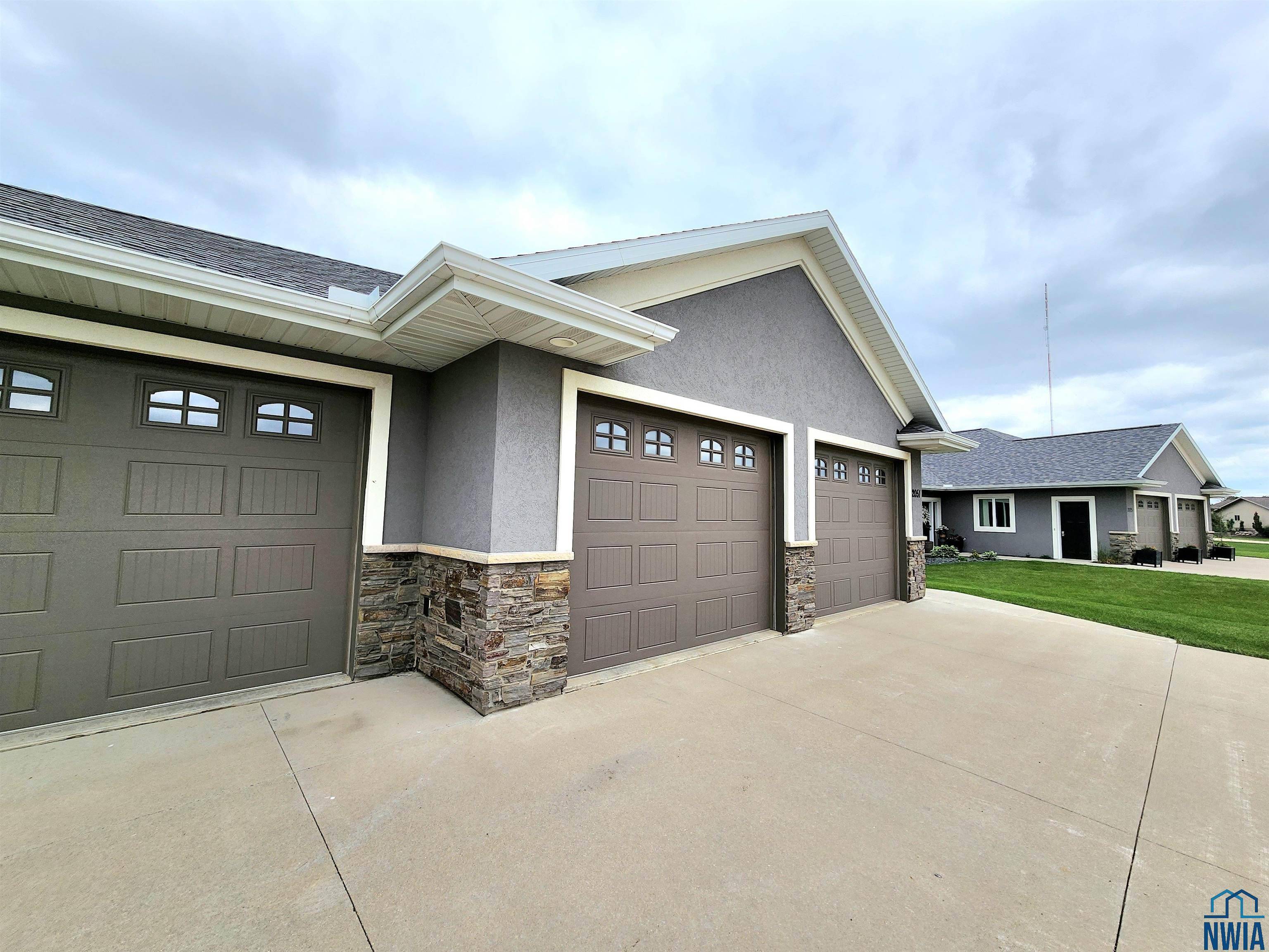 Sioux Center, IA 51250,2051 Riviera Rd.