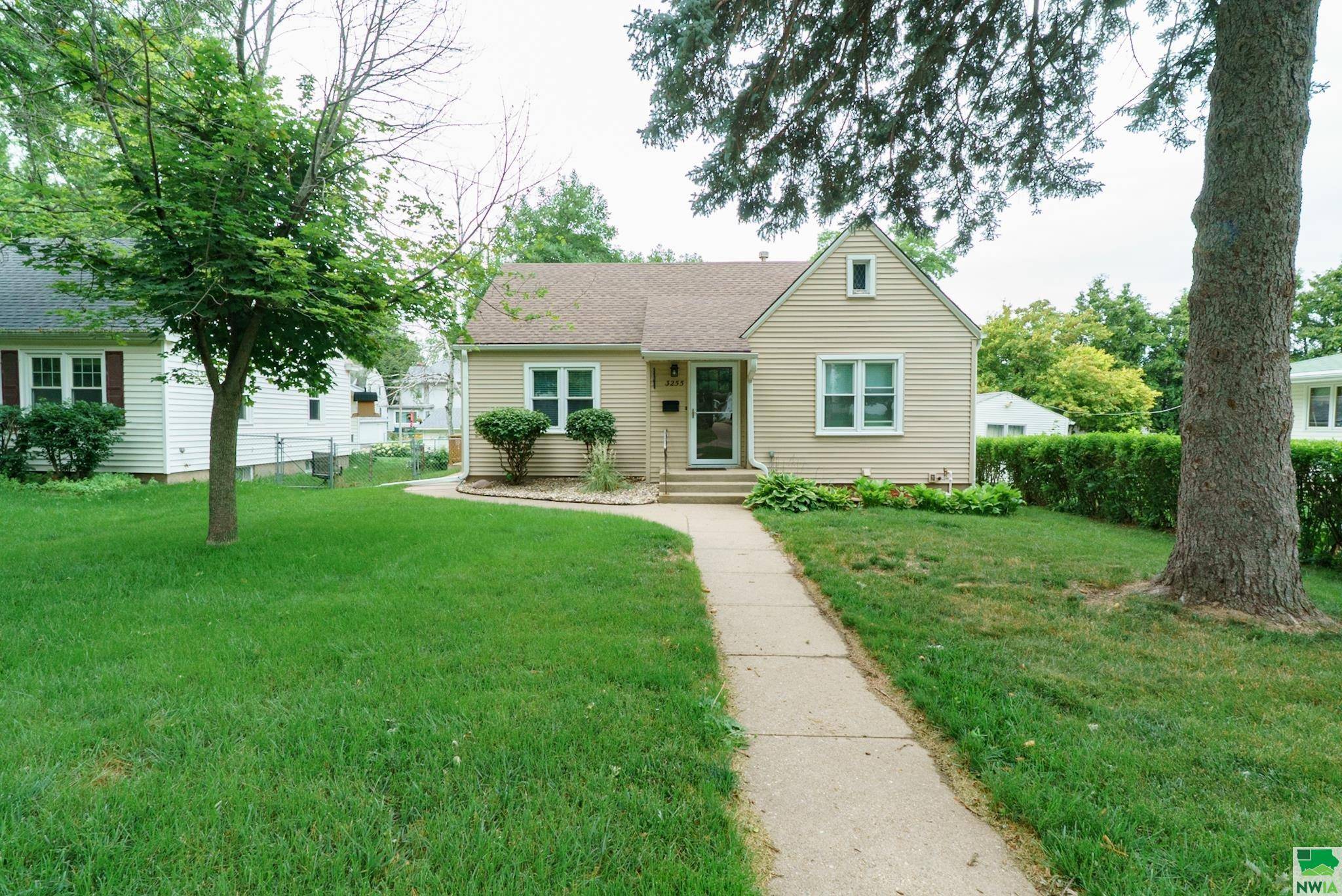 Sioux City, IA 51104,3255 JONES ST