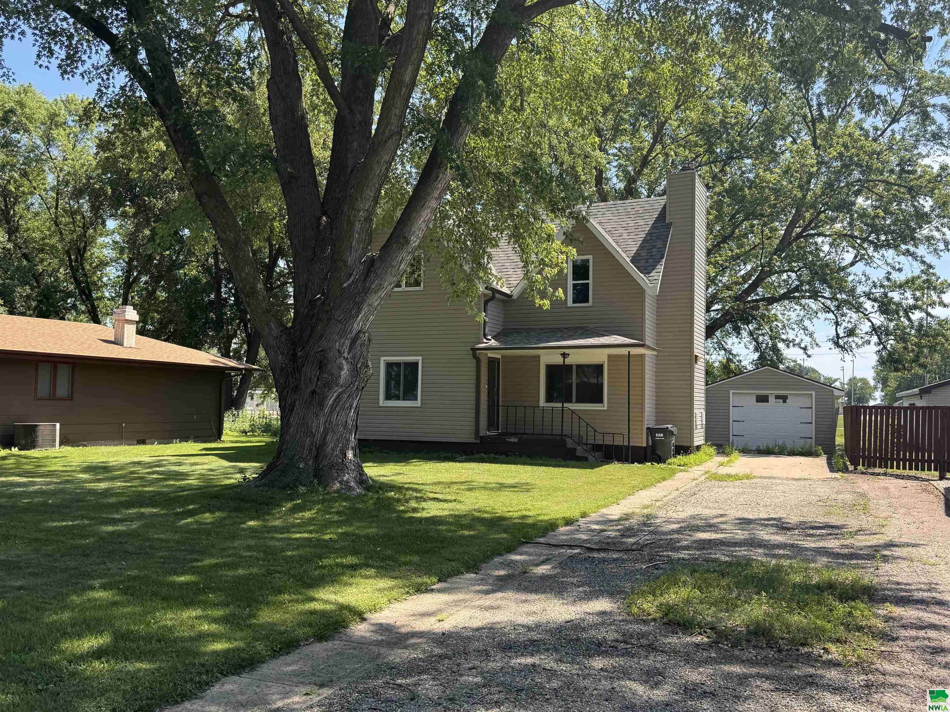 Sloan, IA 51055,902 Evans St