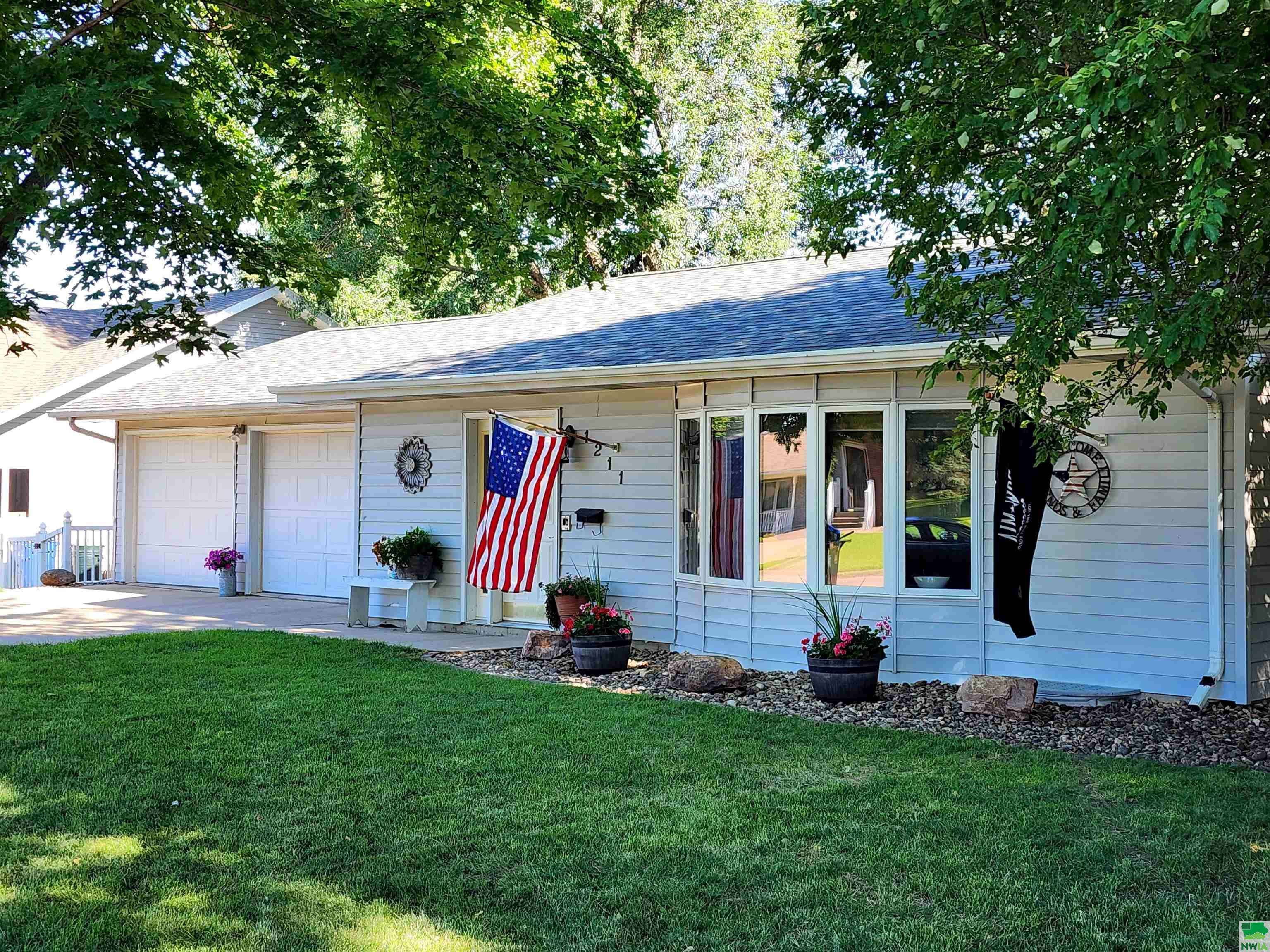 Hull, IA 51239,1211 7th St.
