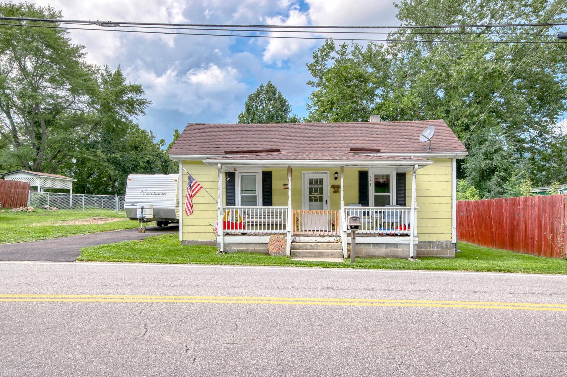 Narrows, VA 24124,723 Main ST