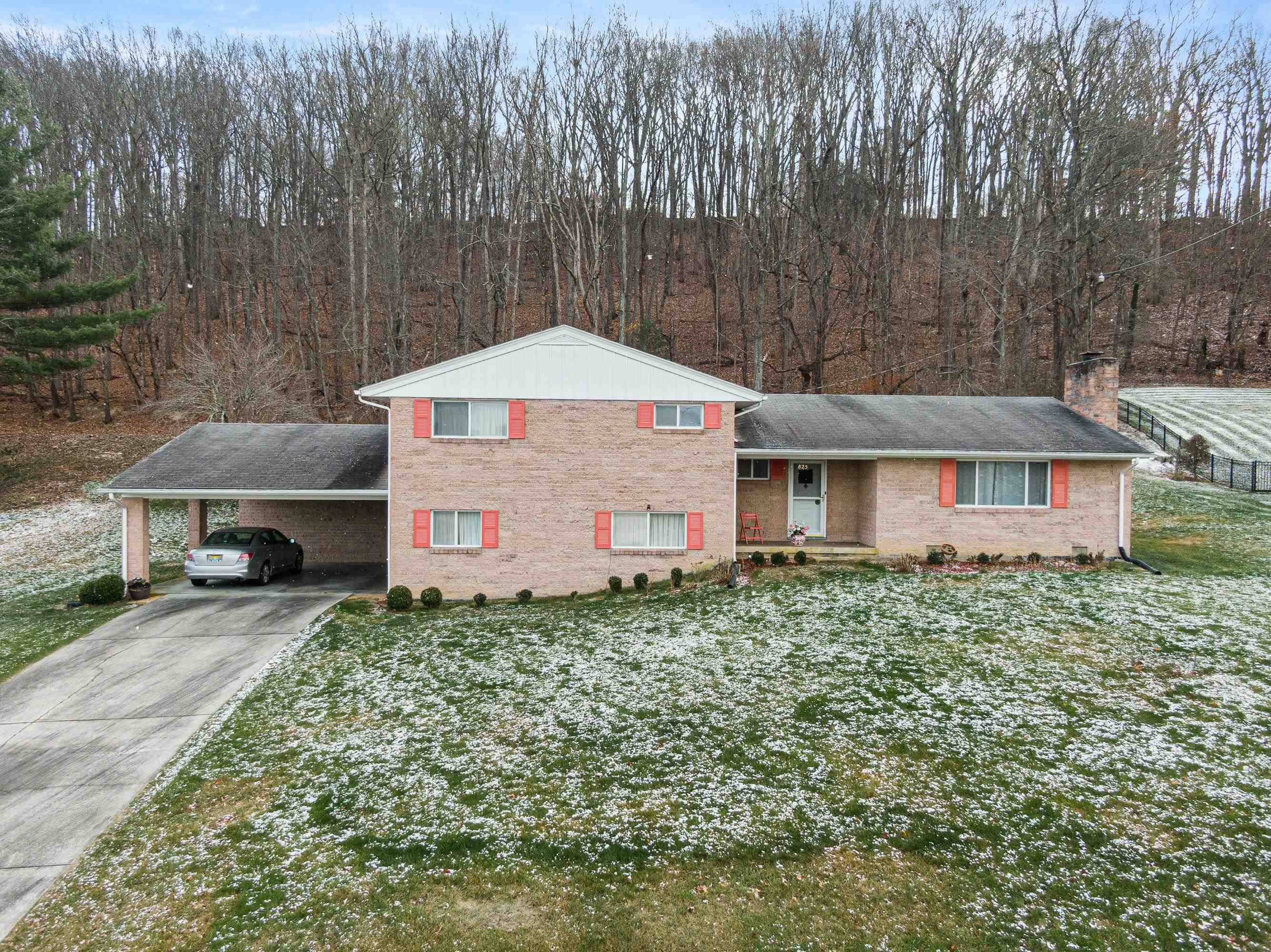 Wytheville, VA 24382,825 W Fulton ST