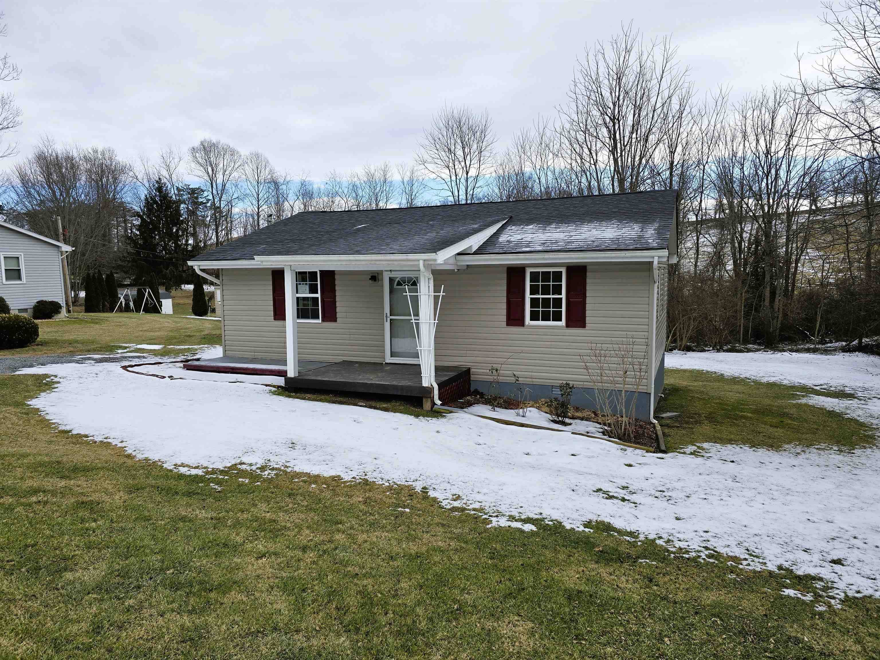 Draper, VA 24324,3012 HONAKER RD
