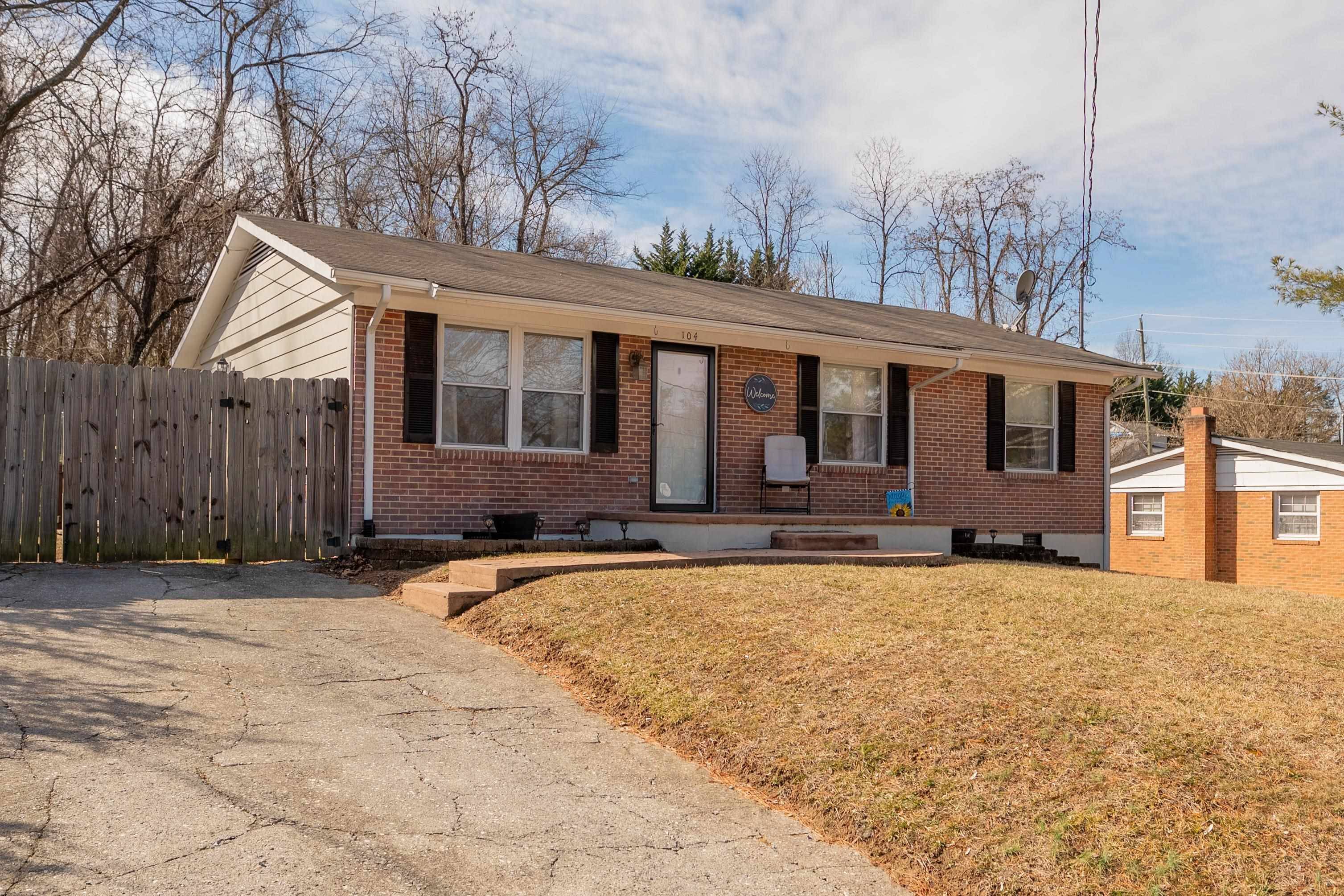 Radford, VA 24141,104 Foundry PL