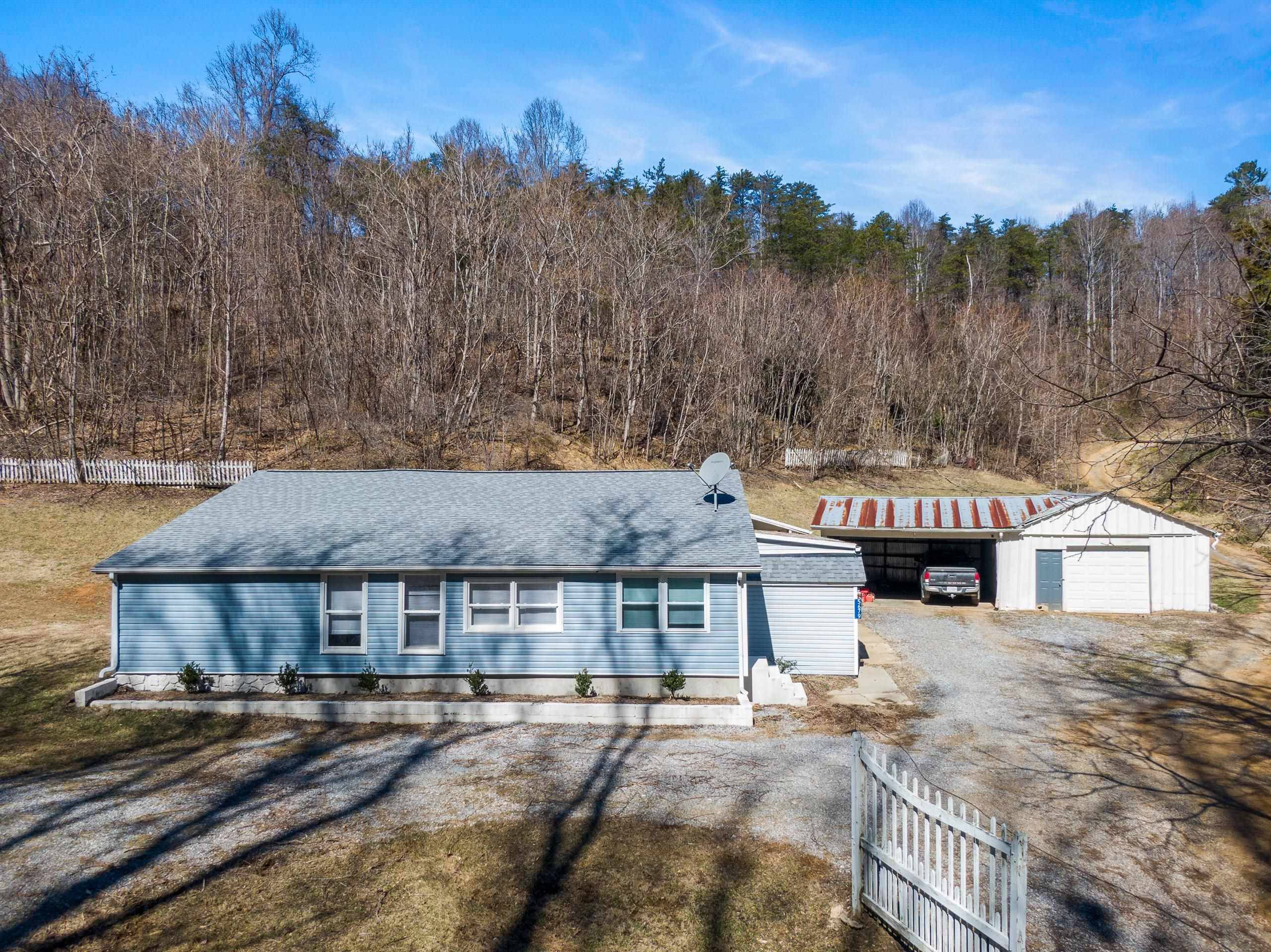 Elliston, VA 24087,5679 Berry Patch LN