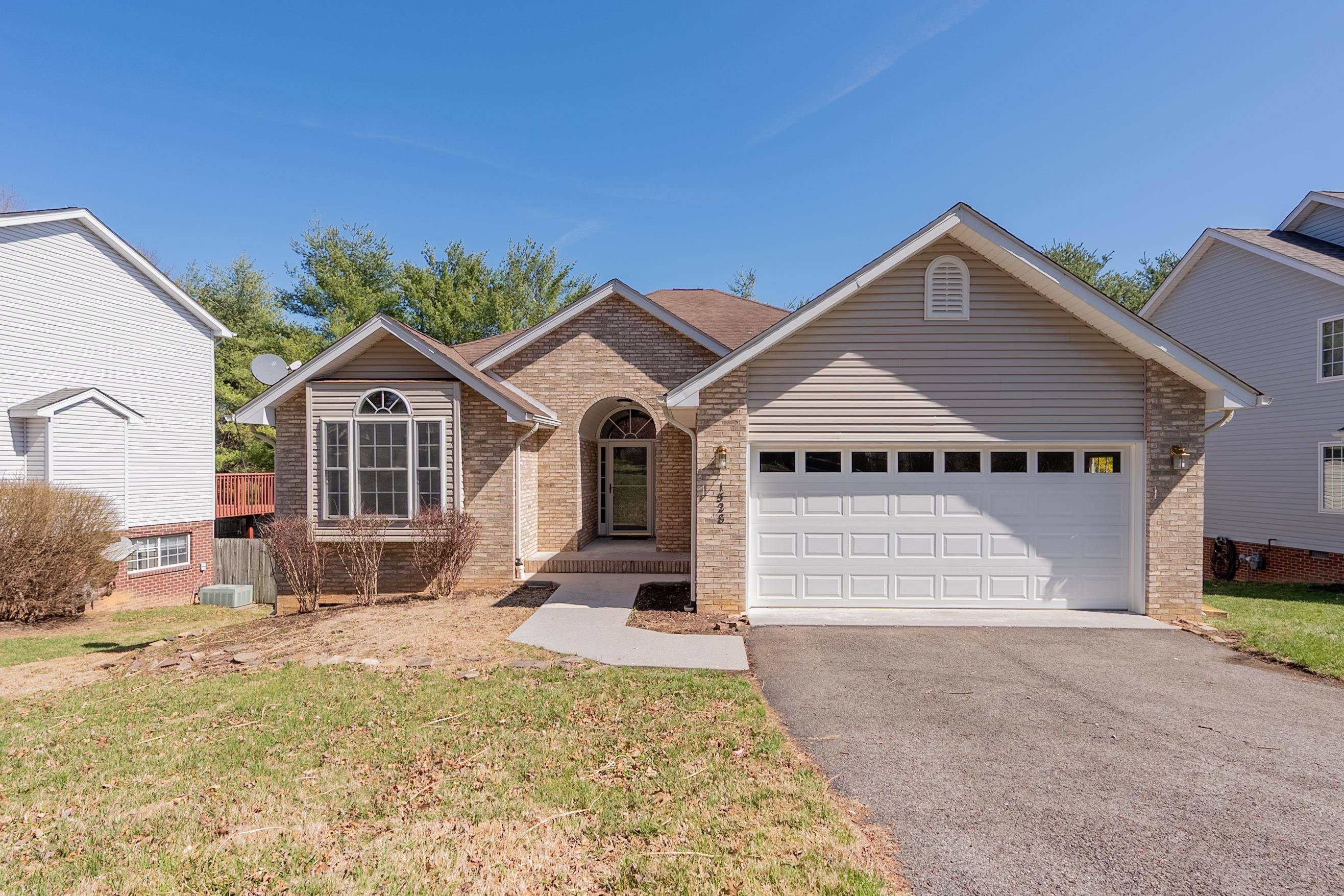 Blacksburg, VA 24060,1528 Oriole DR
