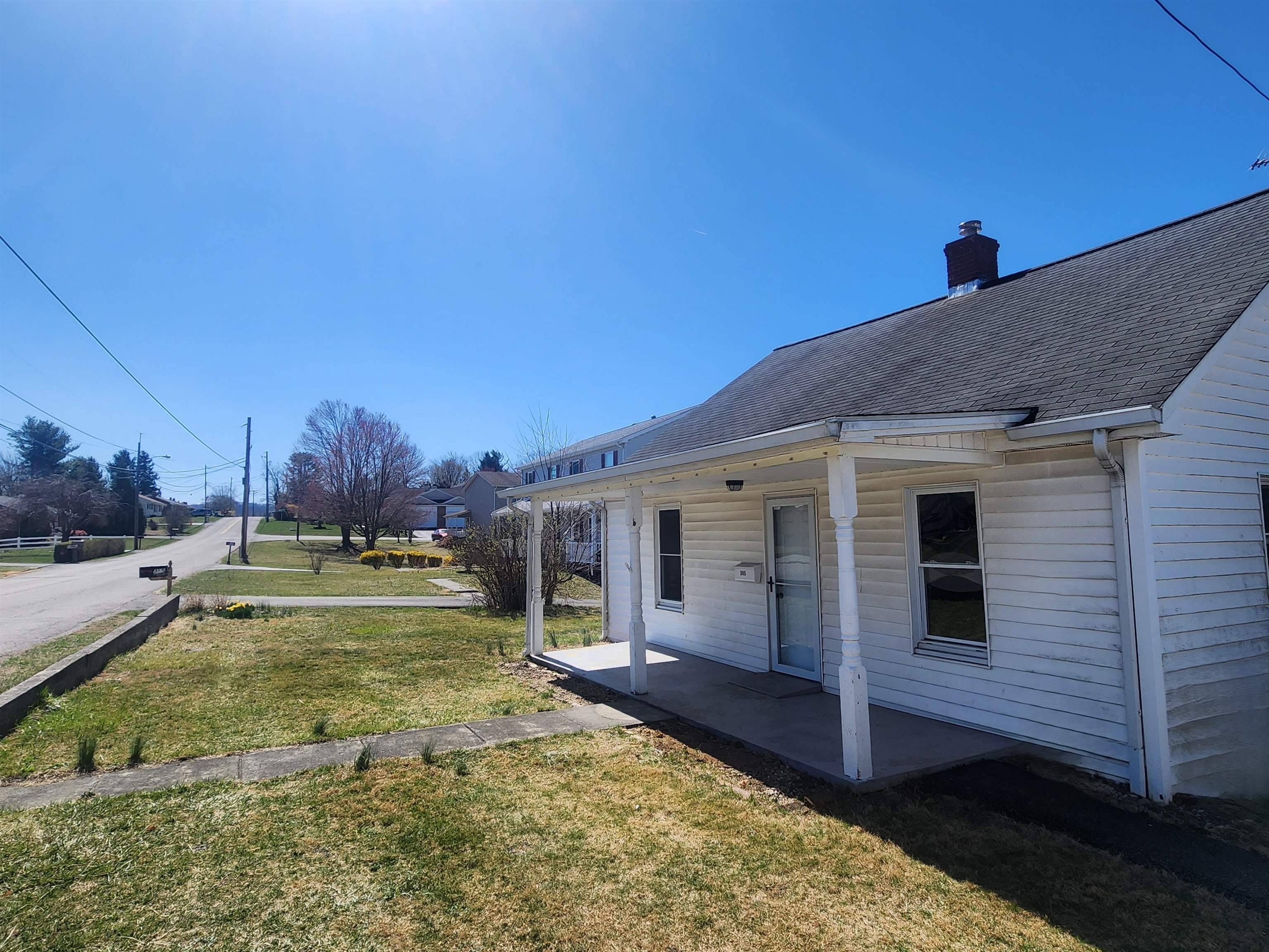 Christiansburg, VA 24073,365 CLEARVIEW DR