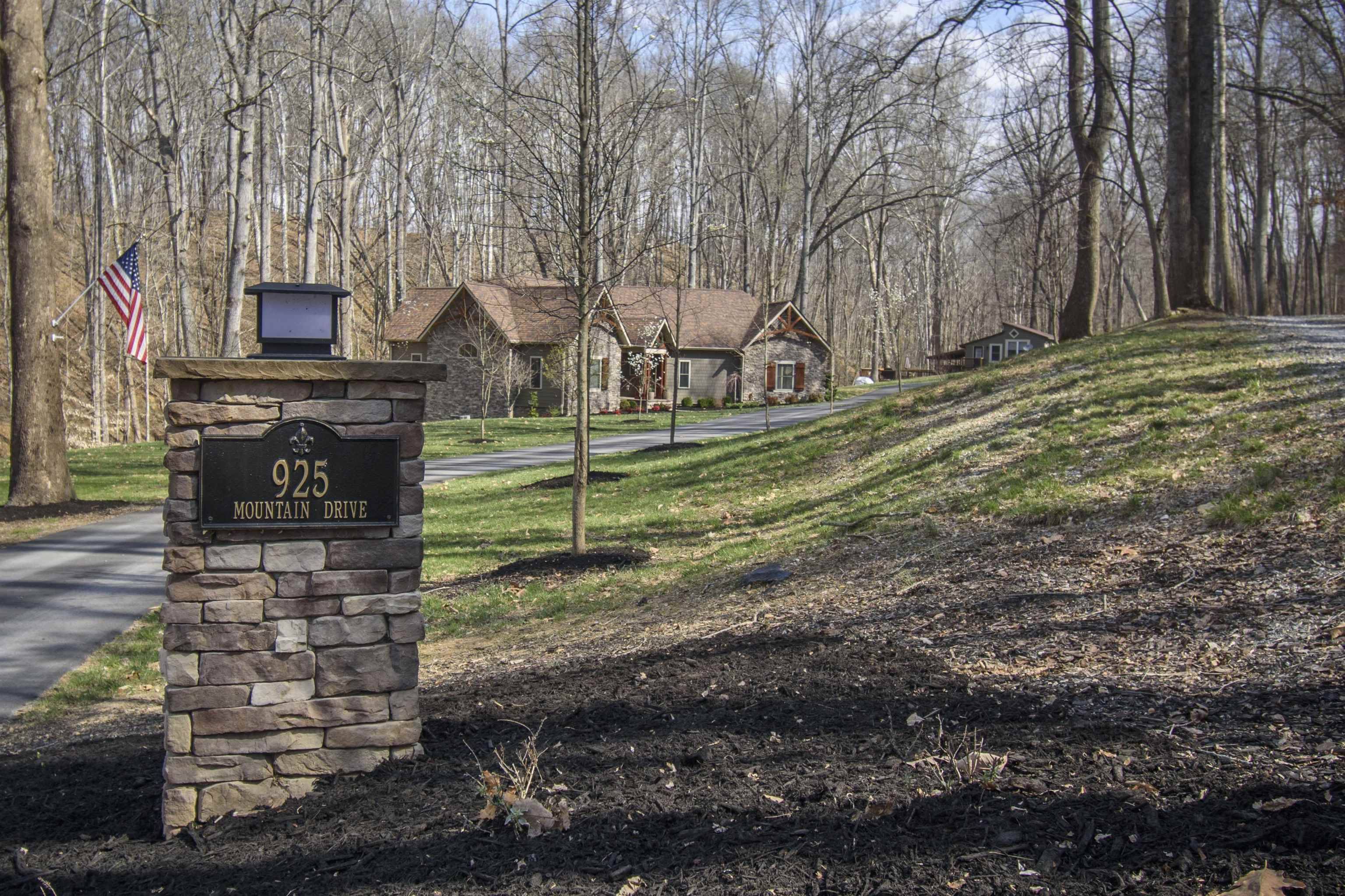Radford, VA 24141,925 Mountain DR
