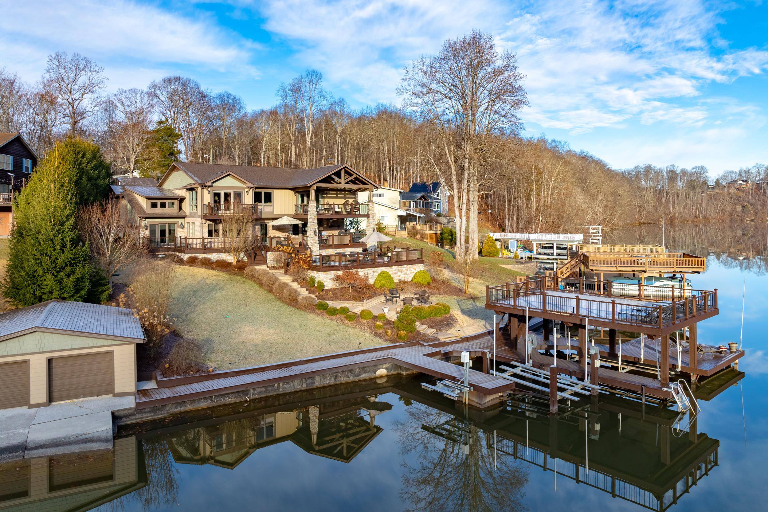 Pulaski, VA 24301,3992 Bonnie Banks LN