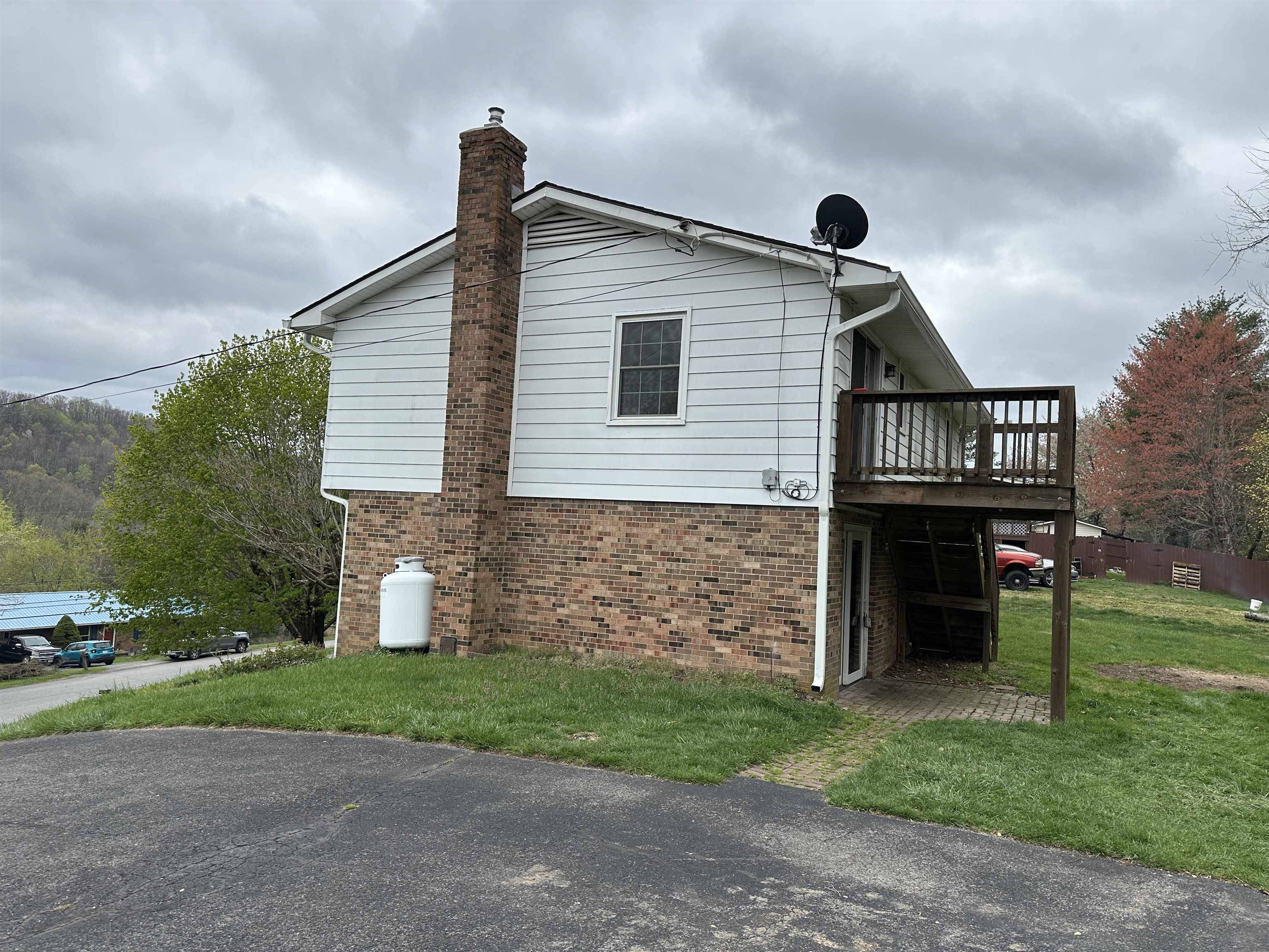 Christiansburg, VA 24073,325 Mulberry DR