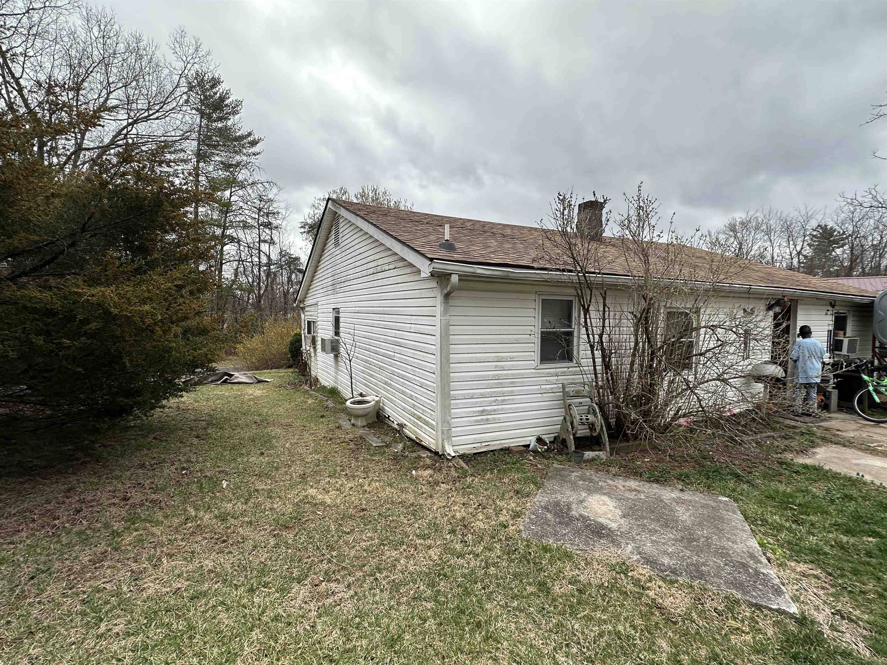 Pulaski, VA 24301,3857 Cruise DR