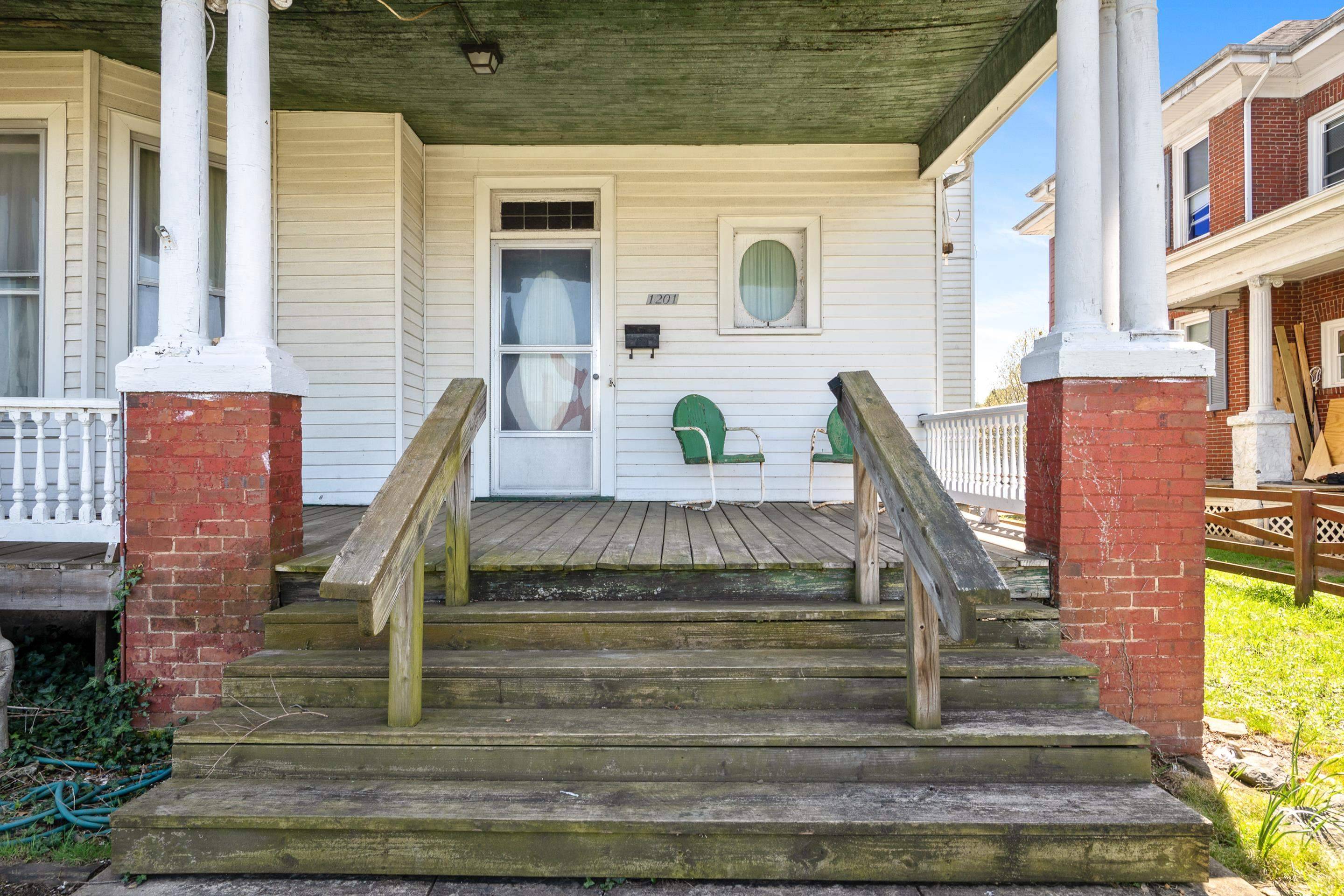 Radford, VA 24141,1201 Grove AVE