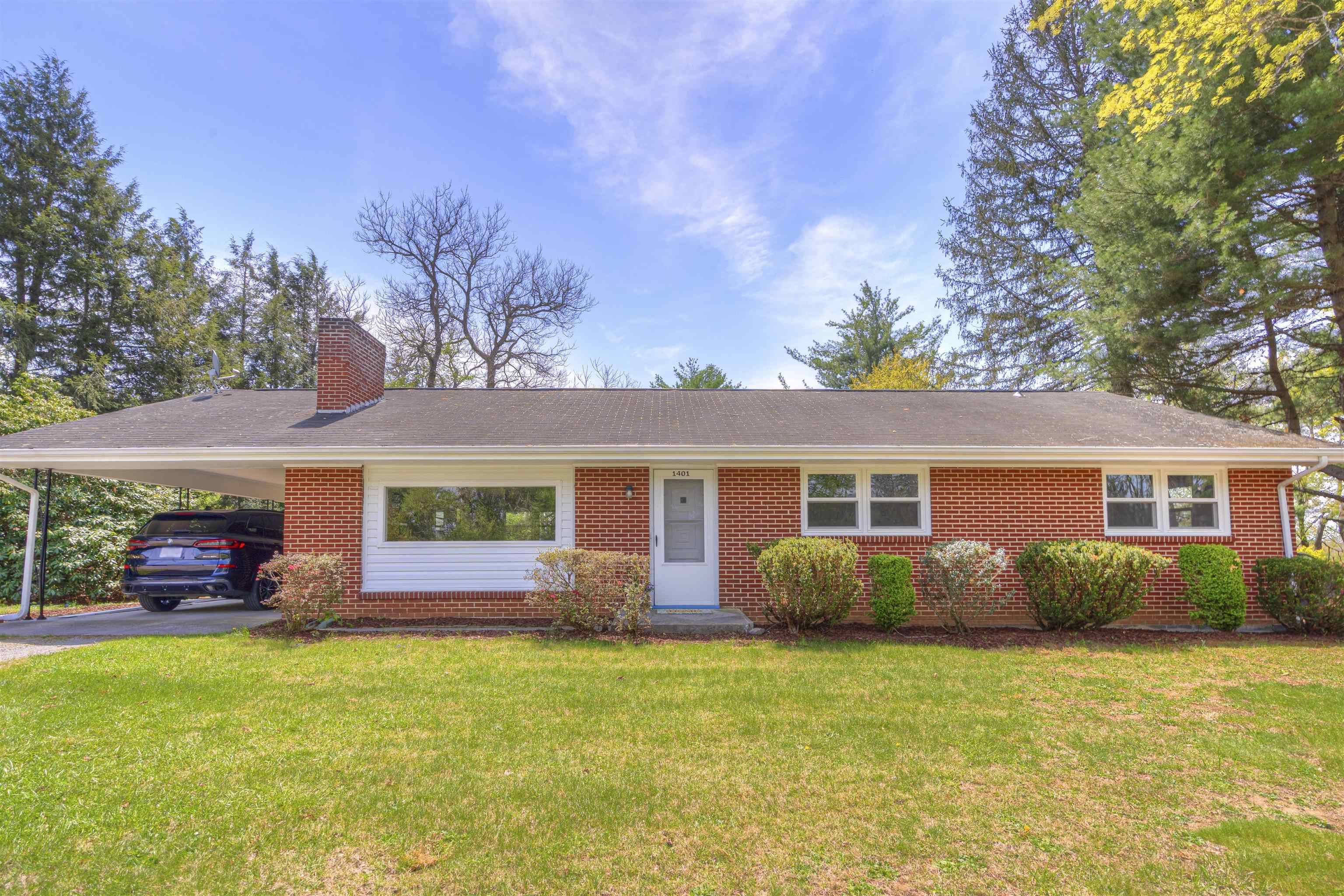 Blacksburg, VA 24060,1401 Glade RD