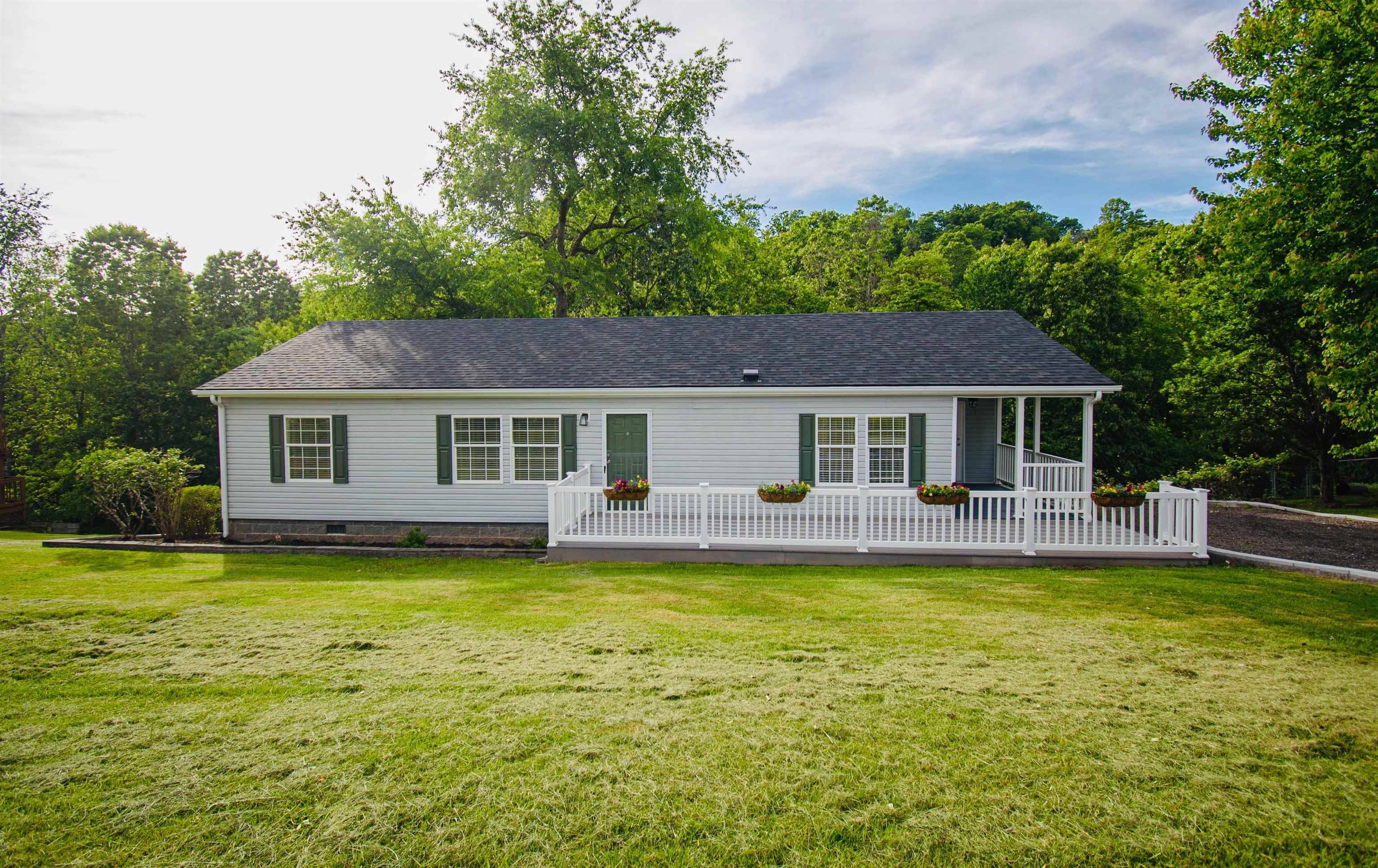 Pulaski, VA 24301,1387 LAKEWOOD DR