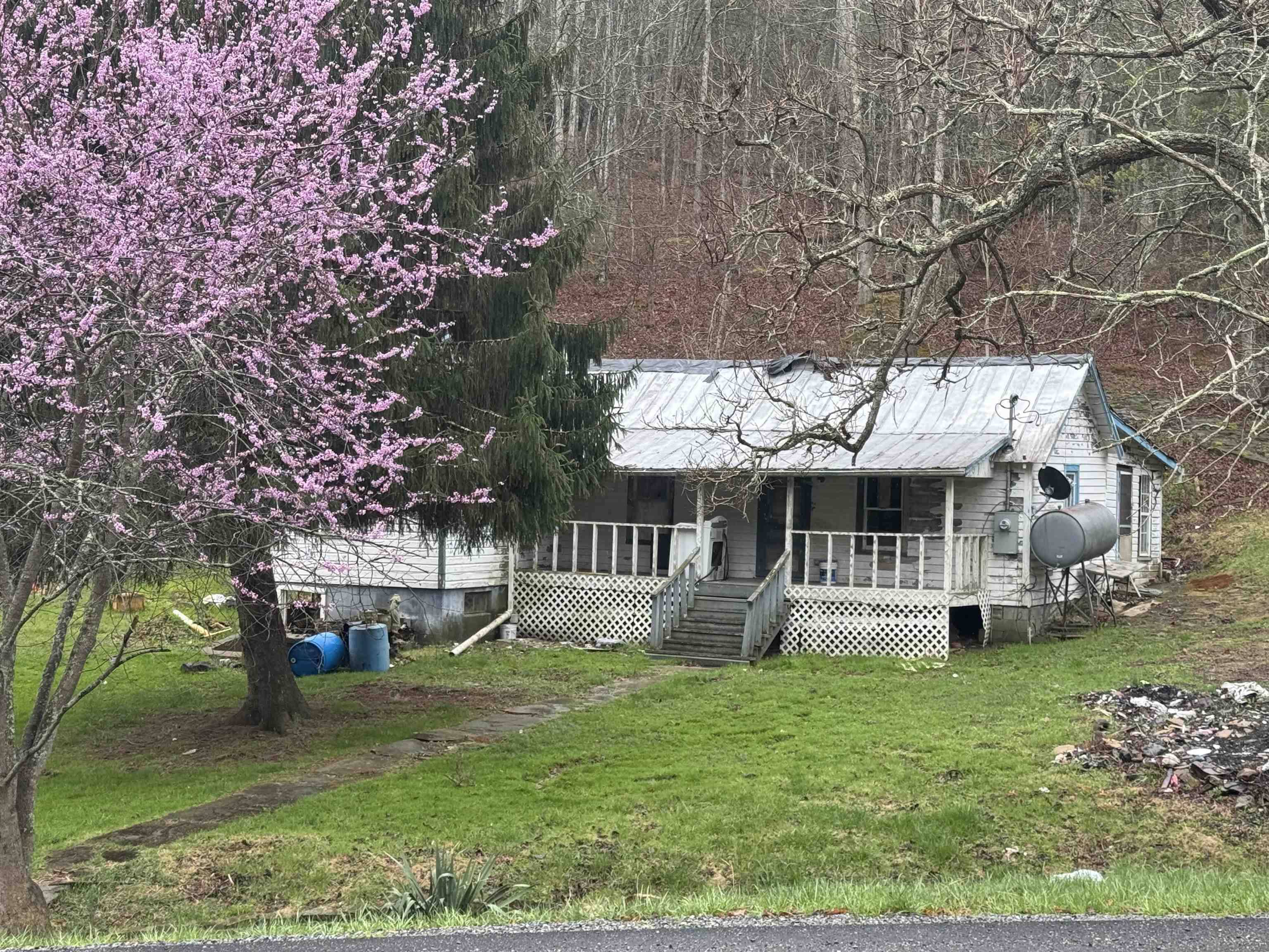 Pulaski, VA 24301,3428 Case Knife RD