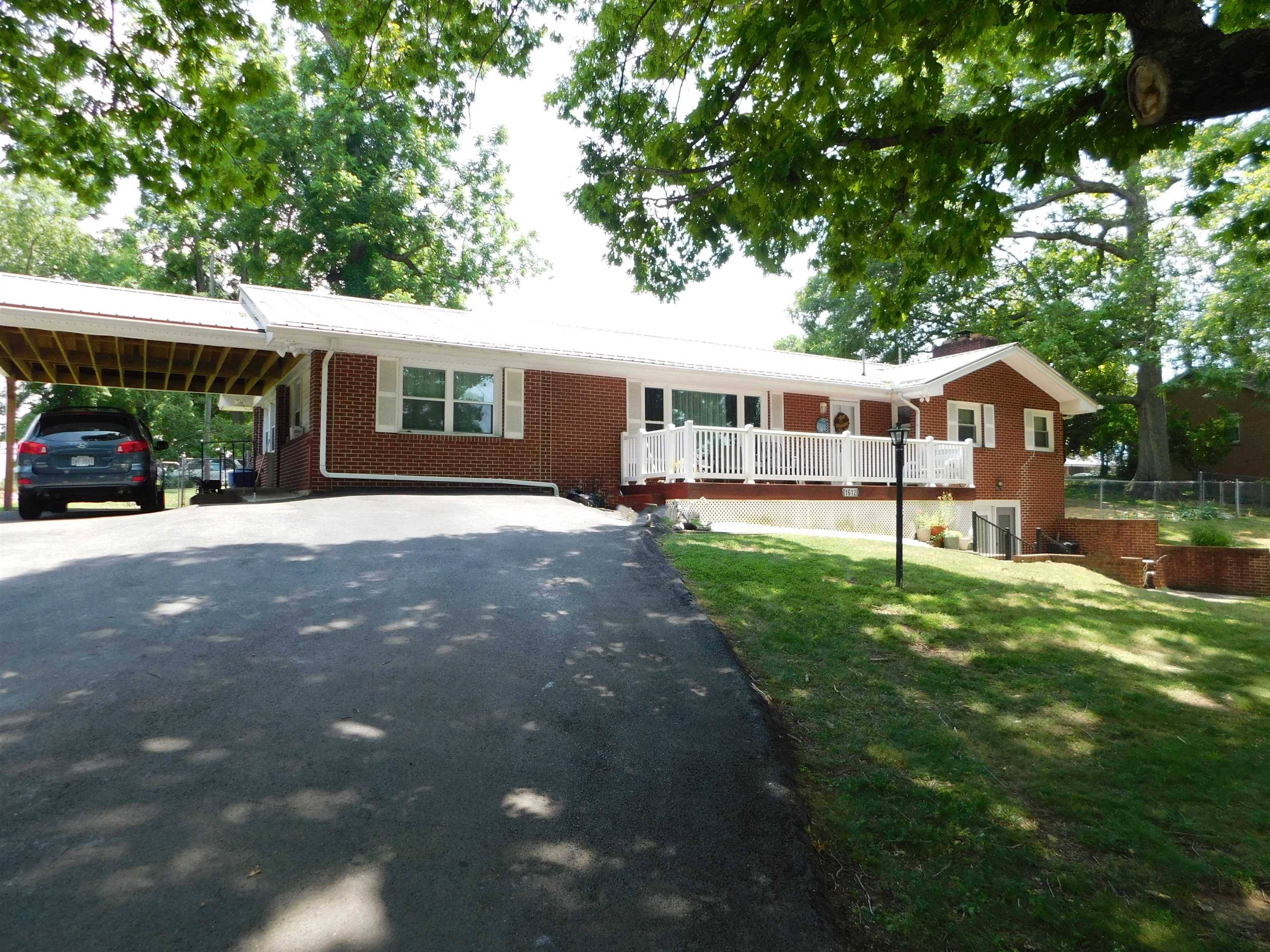 Pulaski, VA 24301,1612 Westwood DR