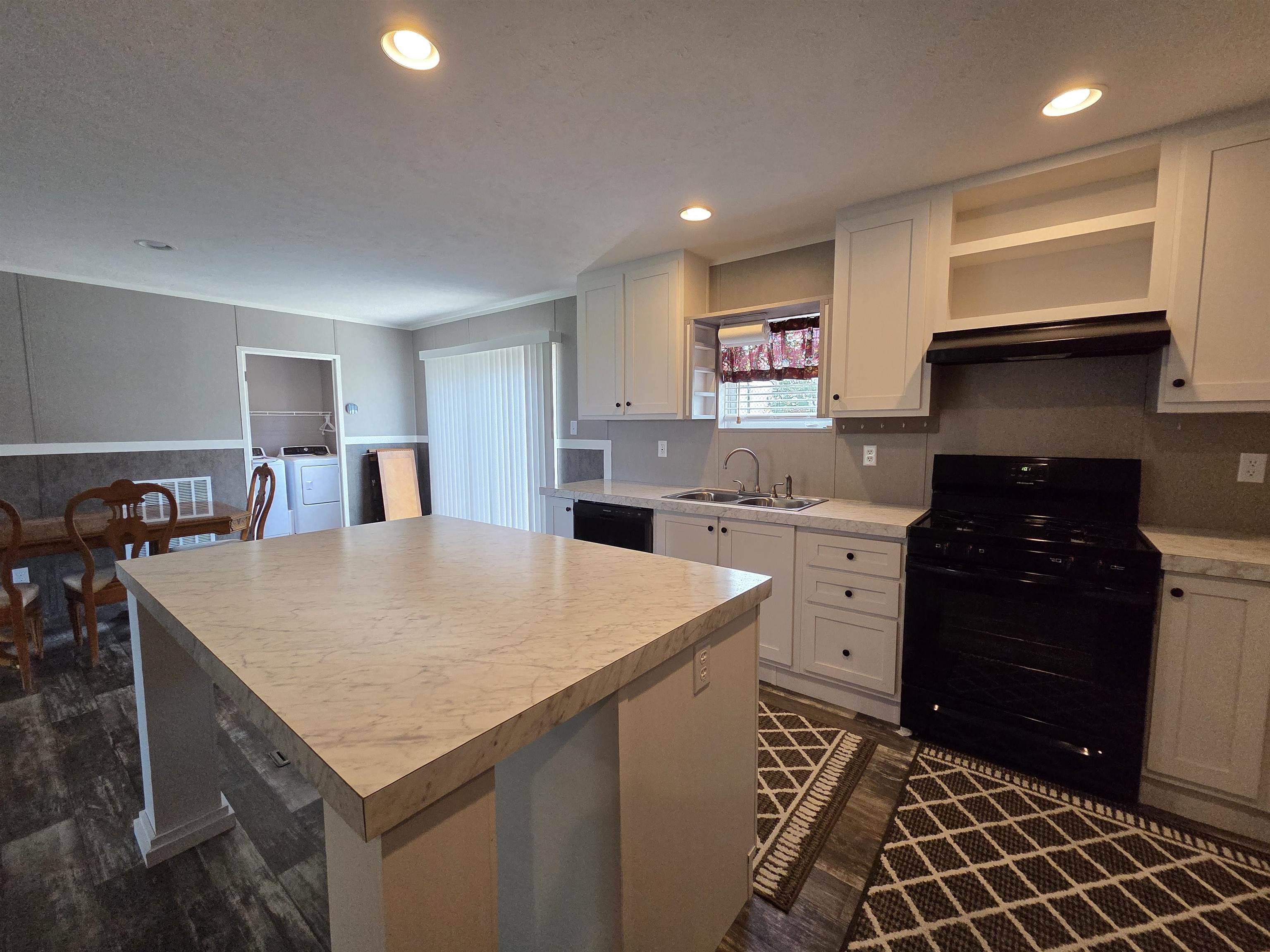 Christiansburg, VA 24073,80 BOXWOOD DR