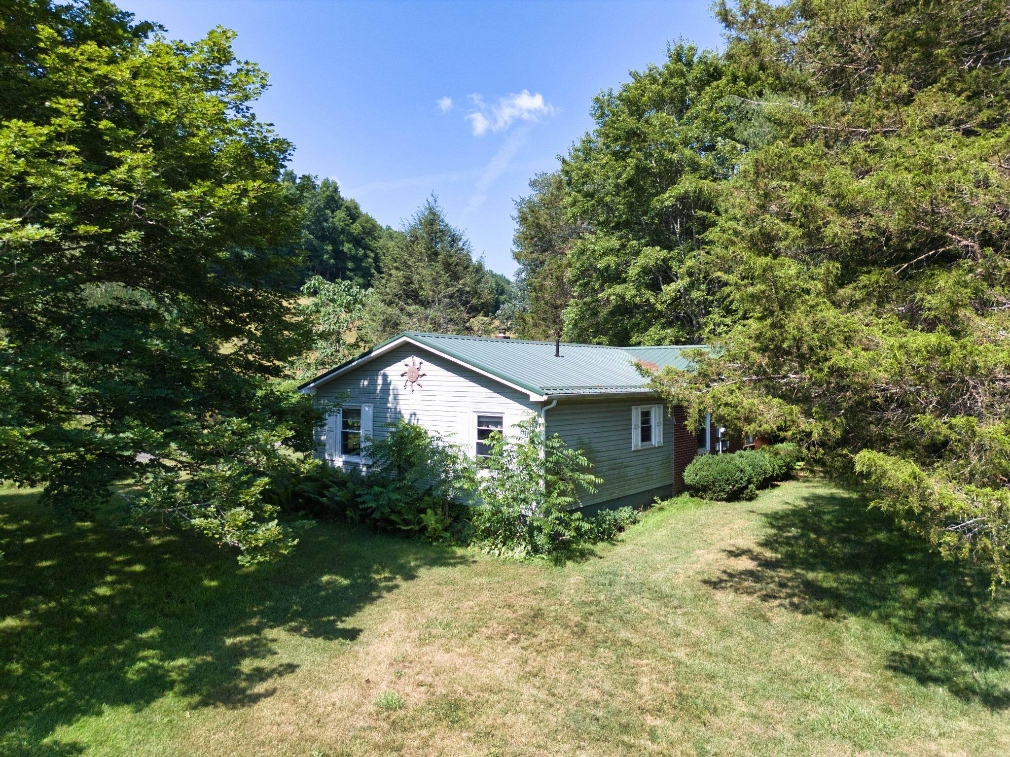 Dugspur, VA 24325,3456 DUGSPUR RD